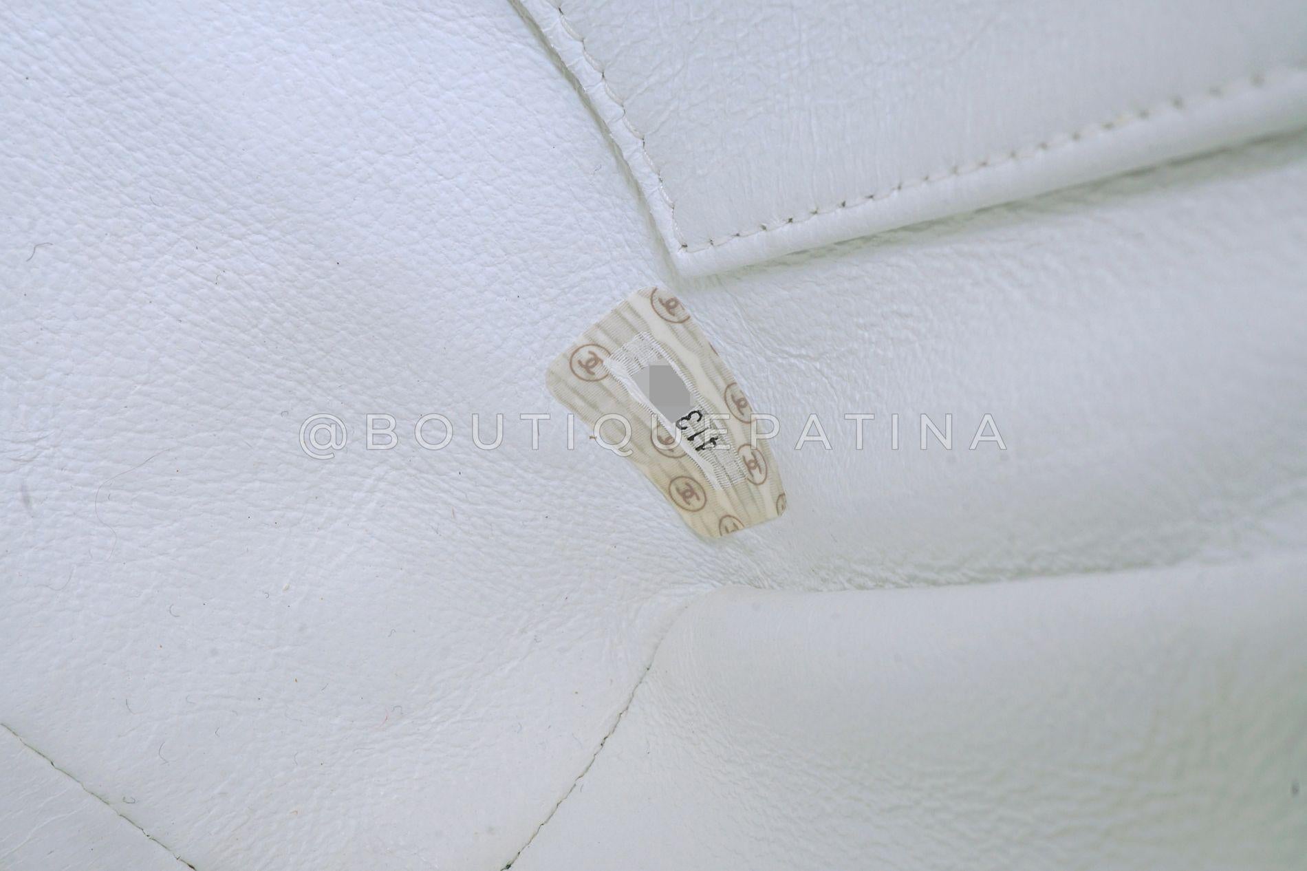 Chanel 1996 Vintage Blanc Caviar Classic Camera Case Bag CC Clasp 24k GHW 68561 en vente 8