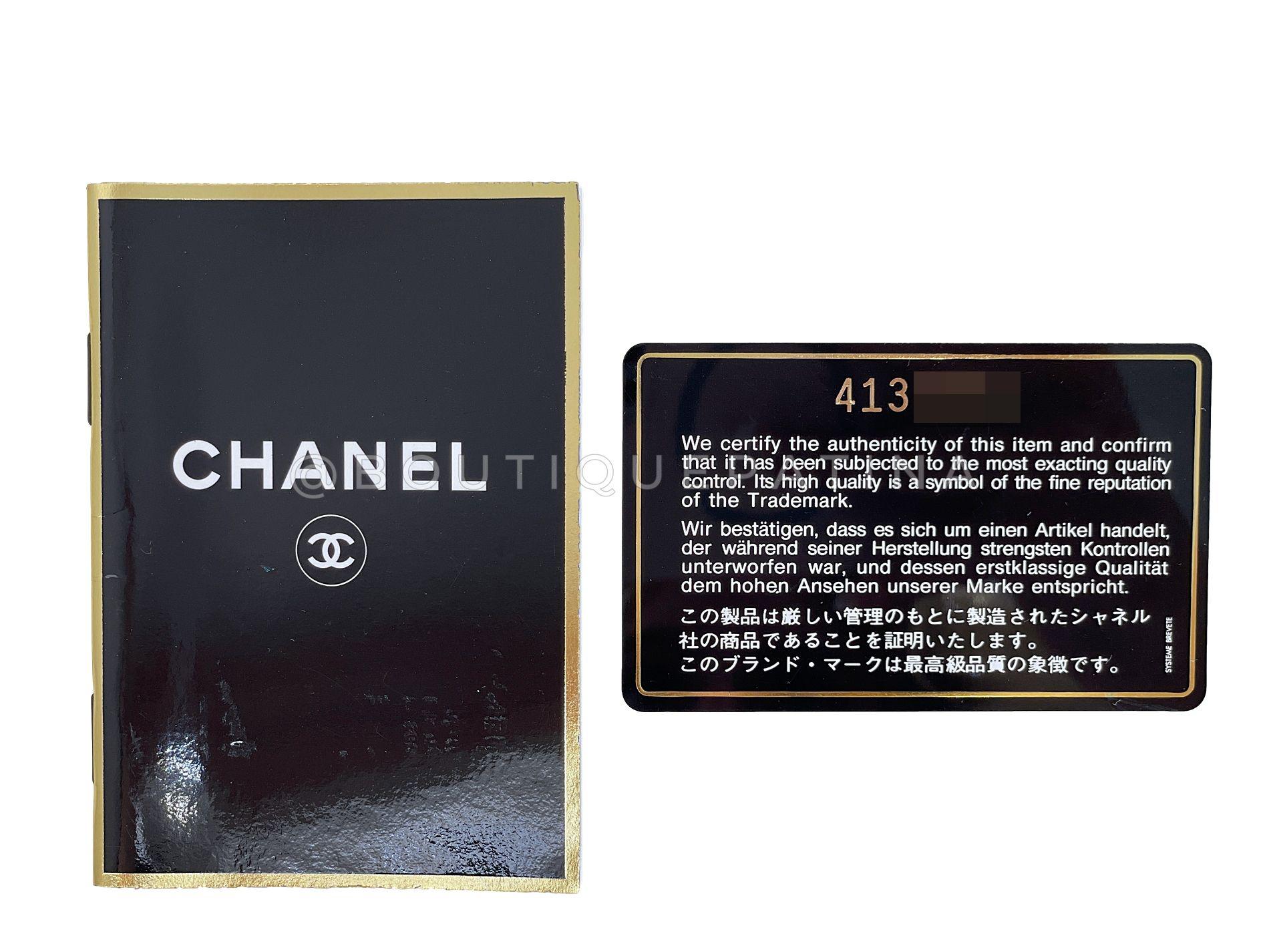 Chanel 1996 Vintage Blanc Caviar Classic Camera Case Bag CC Clasp 24k GHW 68561 en vente 9