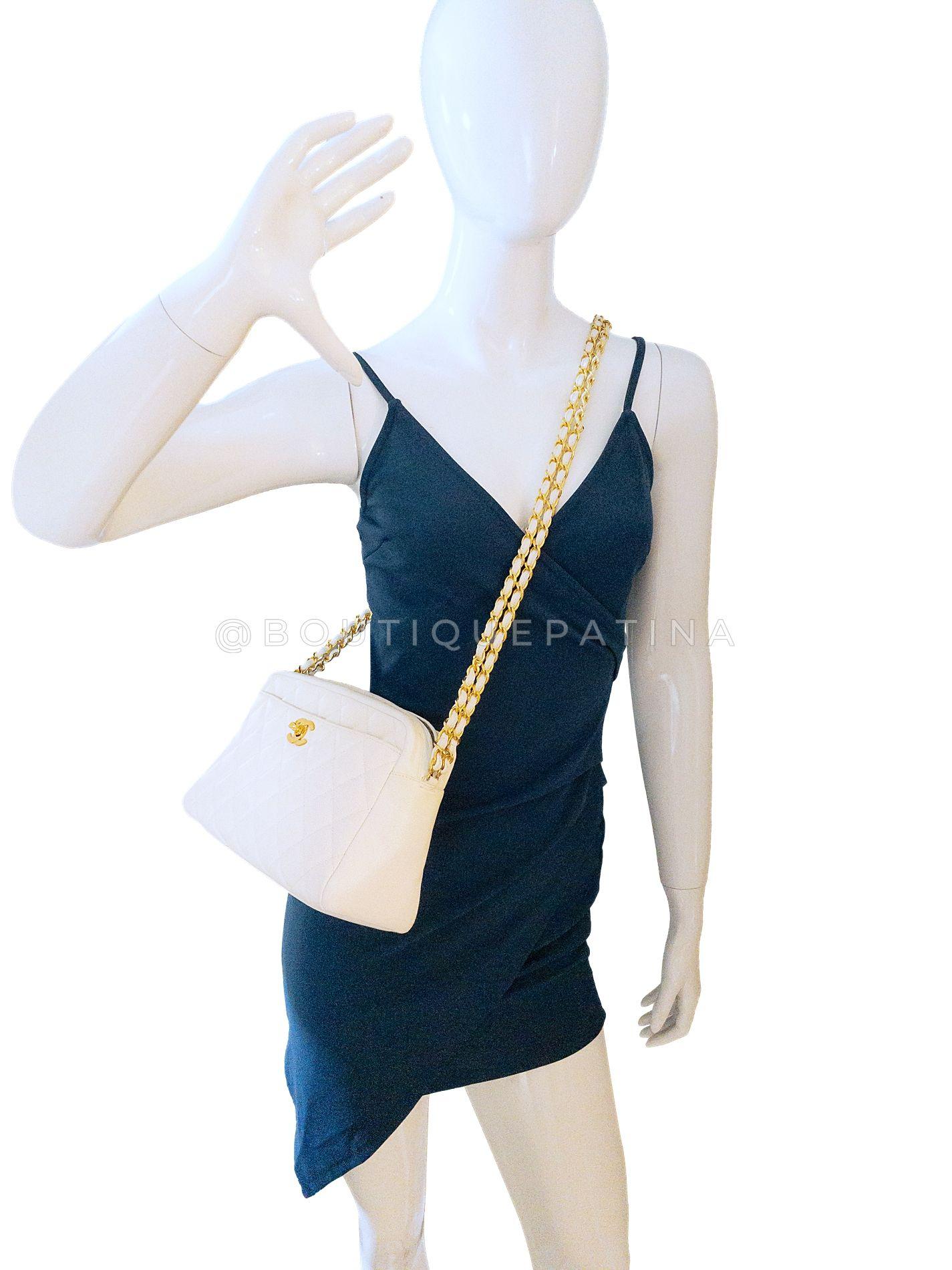 Chanel 1996 Vintage Blanc Caviar Classic Camera Case Bag CC Clasp 24k GHW 68561 en vente 10