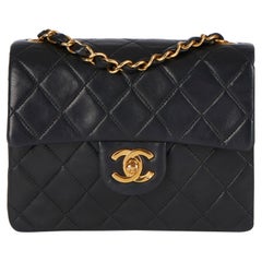 Chanel 1997 Schwarze gesteppte Vintage-Mini-Klappentasche aus Lammfell