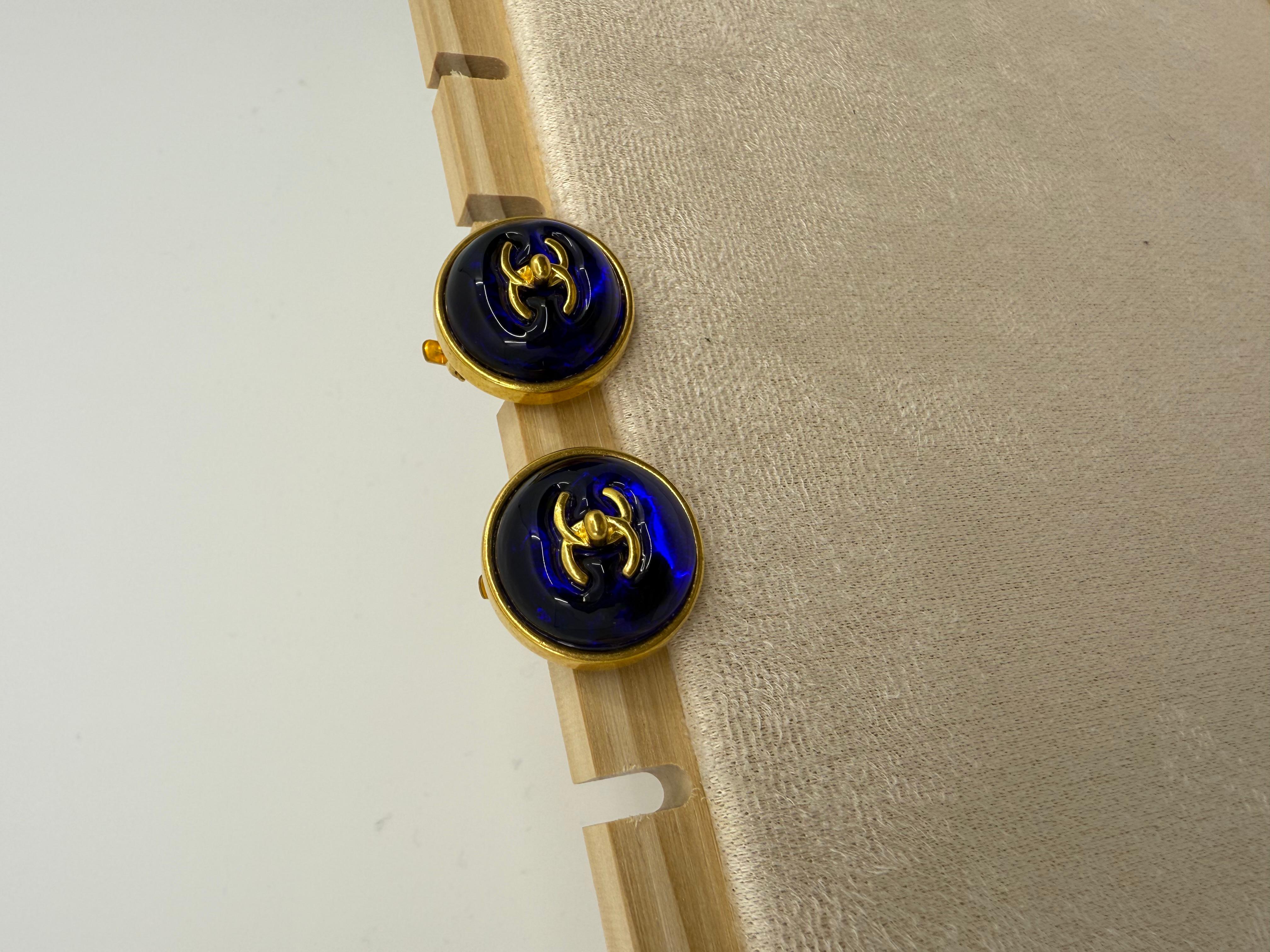 De las mujeres Chanel 1997 Pendientes Redondos Gripoix Azul Turnlock en venta