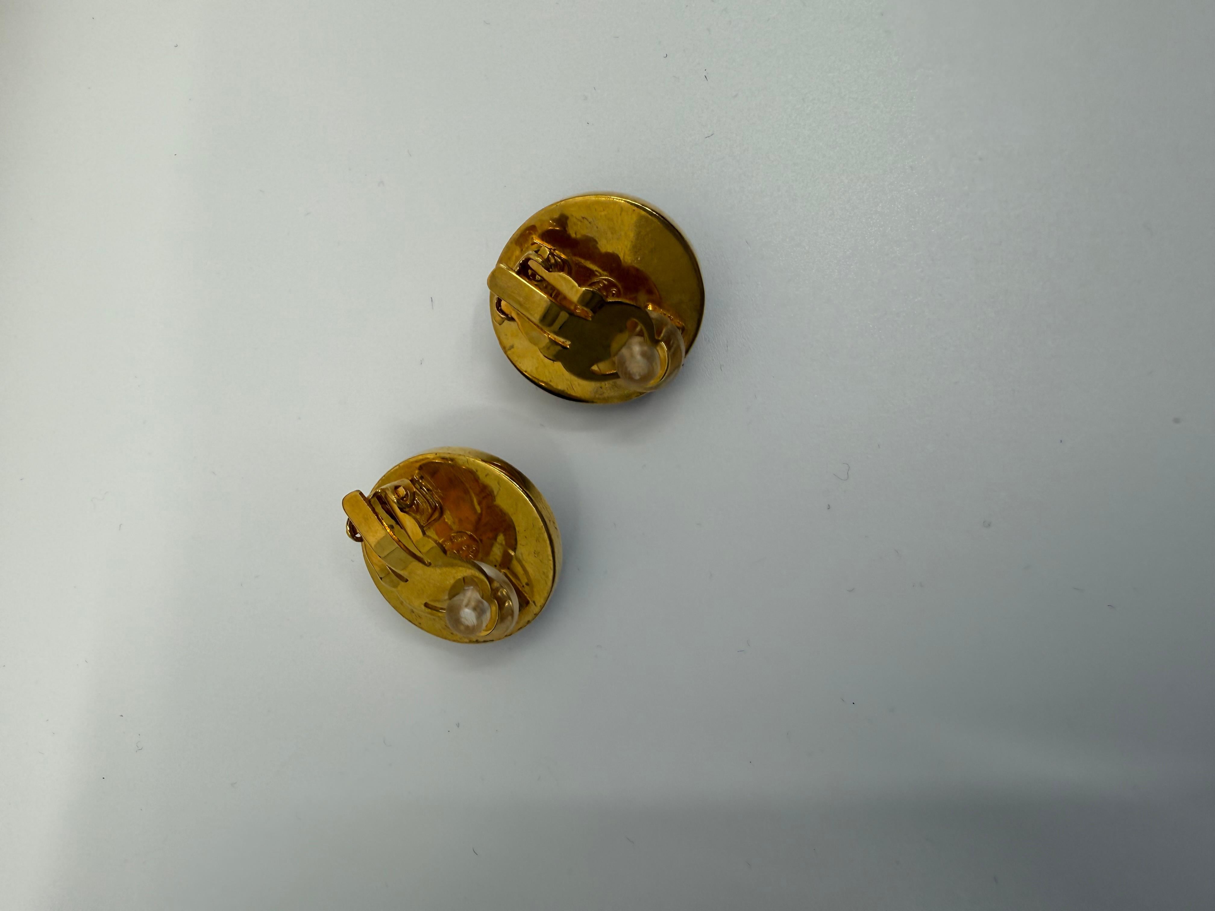 Chanel 1997 Pendientes Redondos Gripoix Azul Turnlock en venta 1