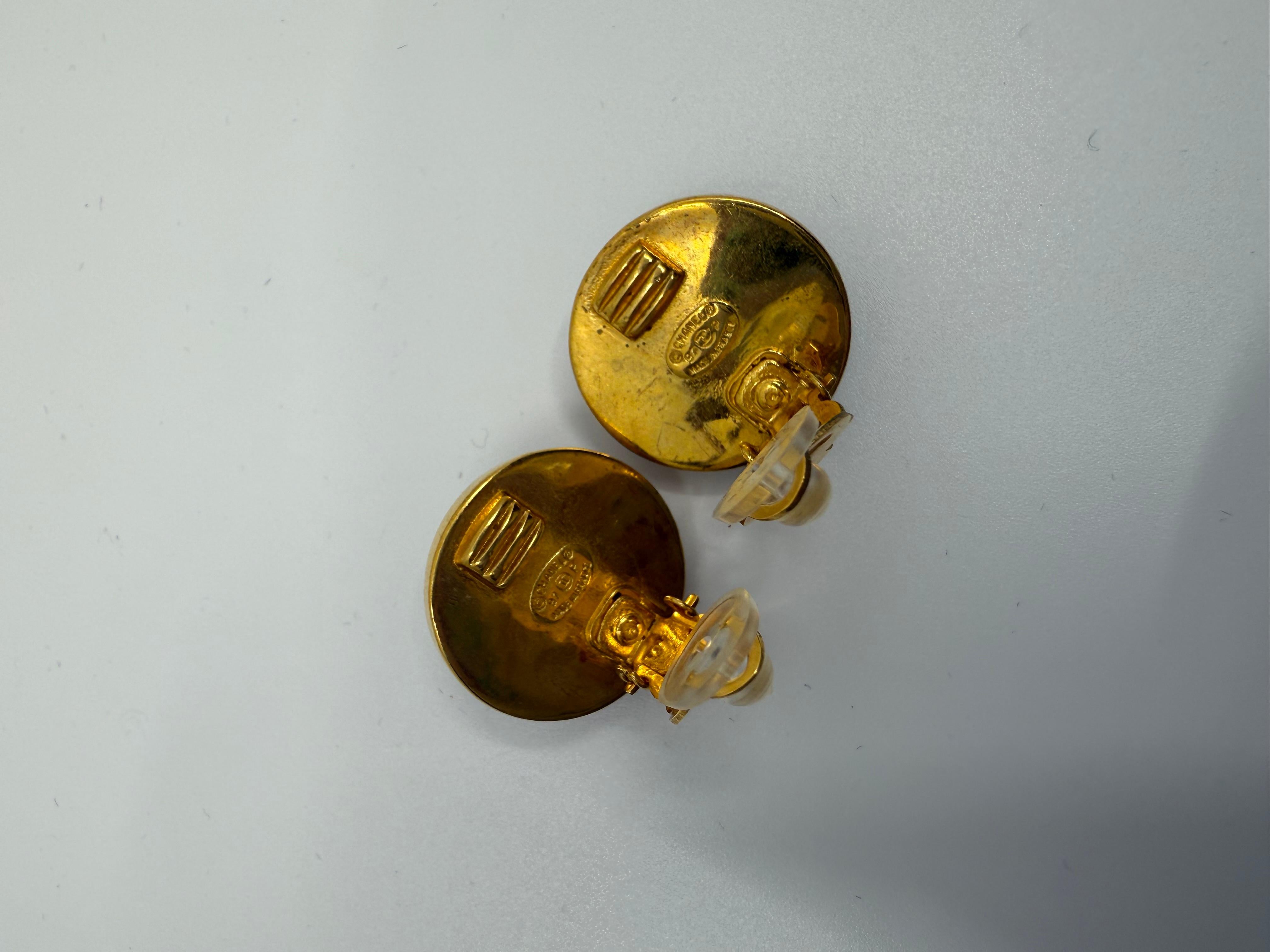 Chanel 1997 Pendientes Redondos Gripoix Azul Turnlock en venta 2
