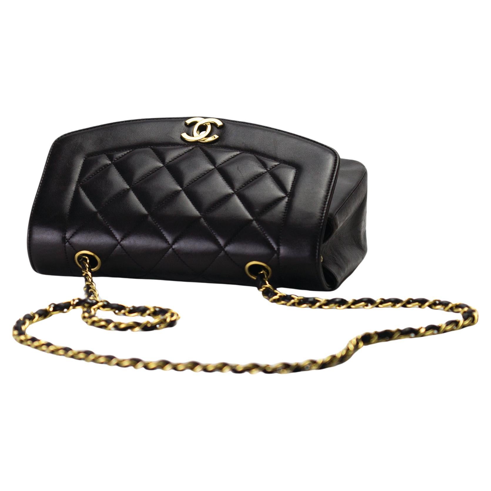Noir Chanel 1997 Diana Medium Black Lambskin Diana Classic Flap Shoulder Bag en vente