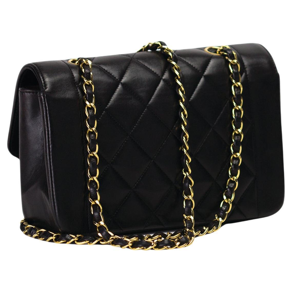 Chanel 1997 Diana Medium Black Lambskin Diana Classic Flap Shoulder Bag en vente 1