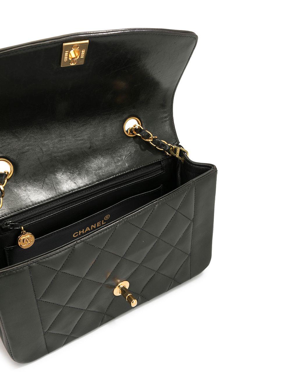 Chanel 1997 Diana Medium Black Lambskin Diana Classic Flap Shoulder Bag en vente 2