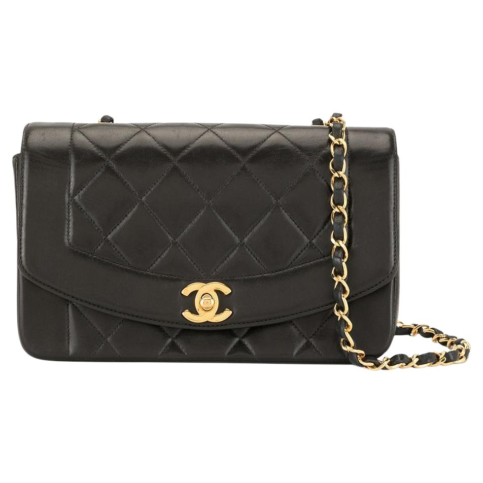 Chanel 1997 Diana Medium Black Lambskin Diana Classic Flap Shoulder Bag en vente