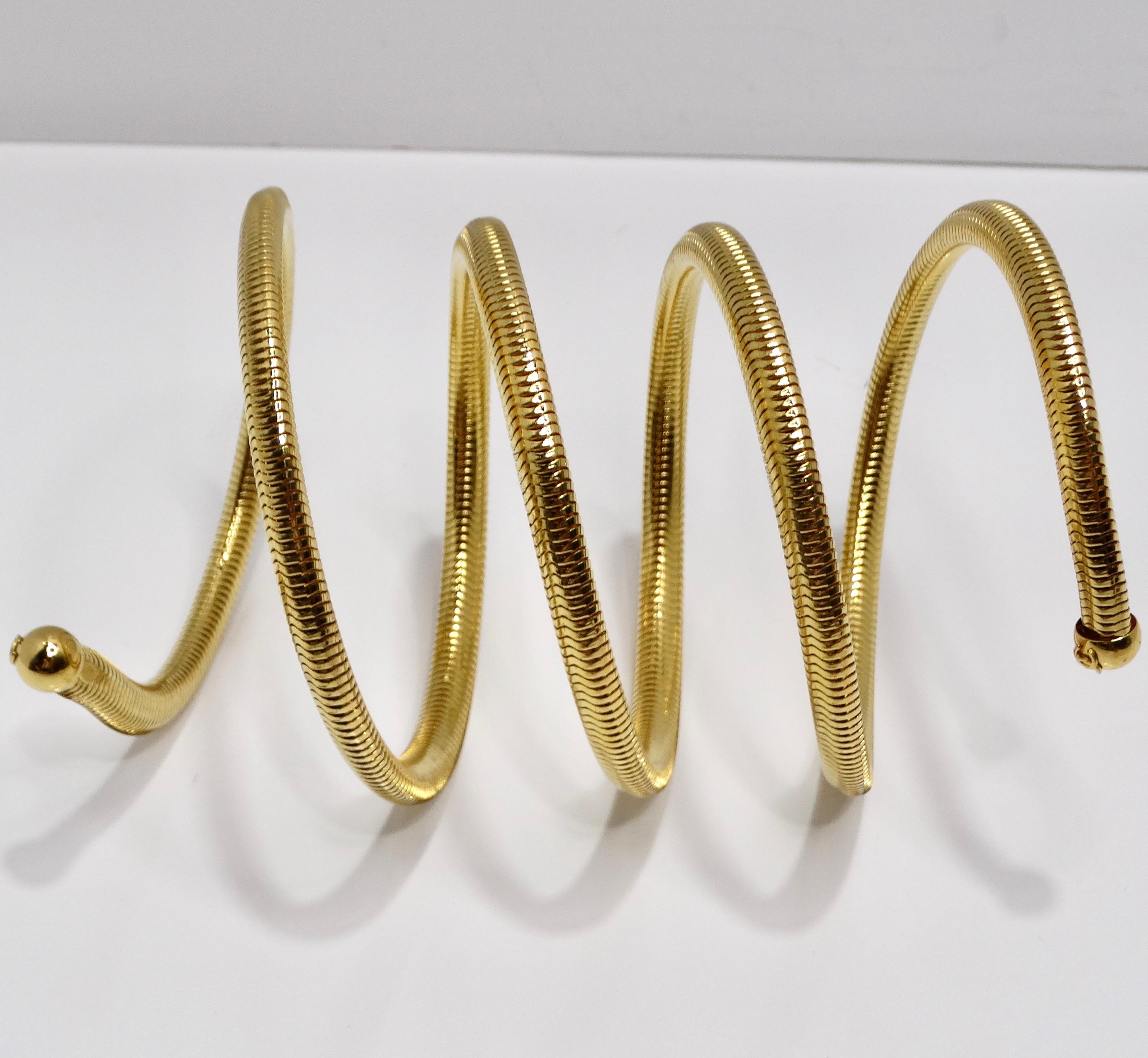 Chanel 1997 Goldfarbene Spiralarm-Manschettenknöpfe für Damen oder Herren im Angebot