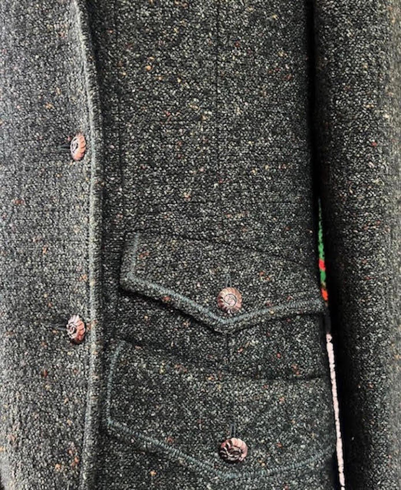 CHANEL 1997 Green Tweed Bouclé Jacket Pre-Owned Double Breasted 
A classic rare vintage Chanel green, wool bouclé jacket from Autumn 1997 collection detailed with CC-logo embossed dark silver metal CC buttons and finished with a CC logo silk lining.