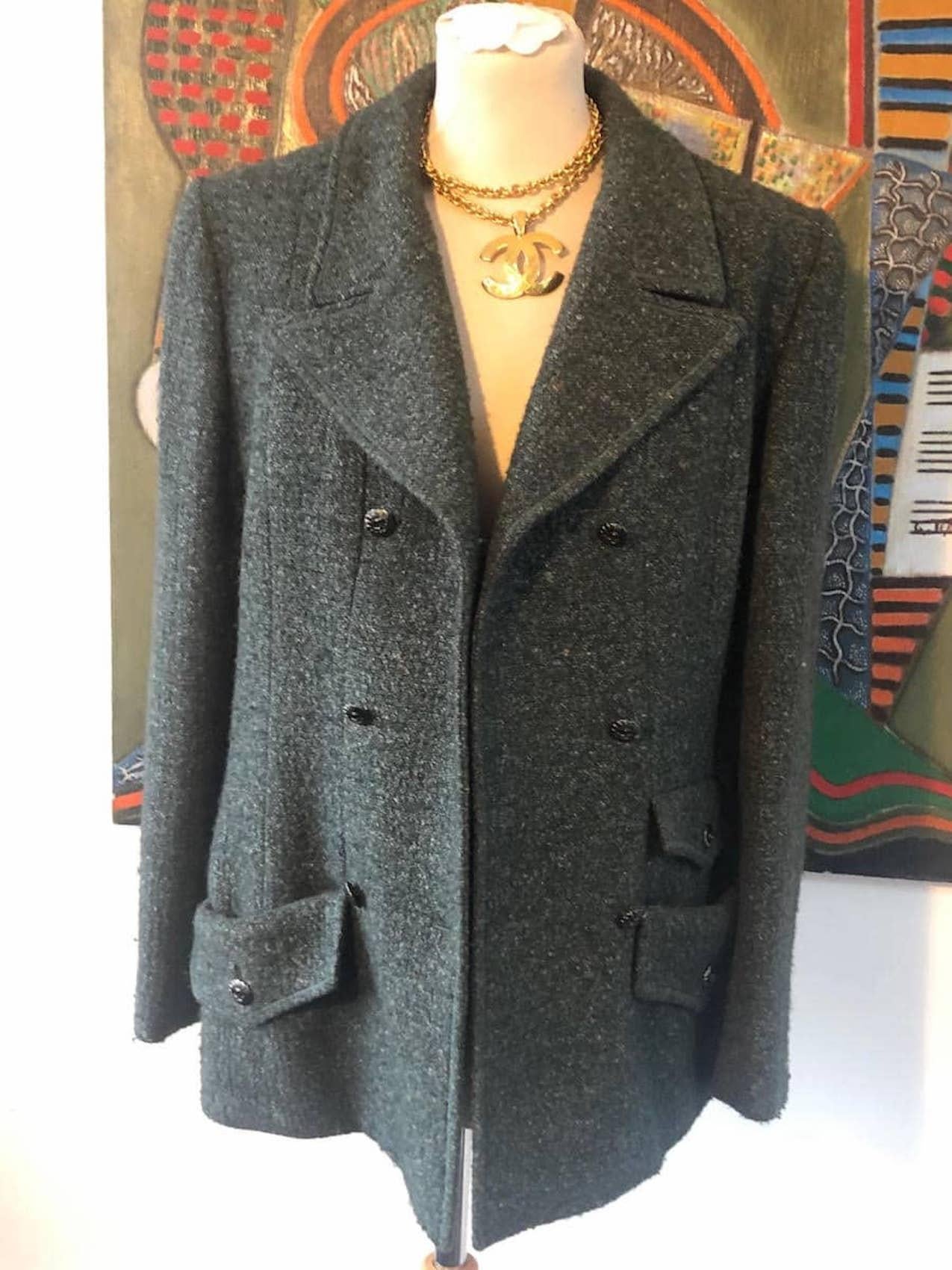 CHANEL 1997 Green Tweed Wool Bouclé Jacket Pre-Owned Double Breasted In Excellent Condition In London, GB