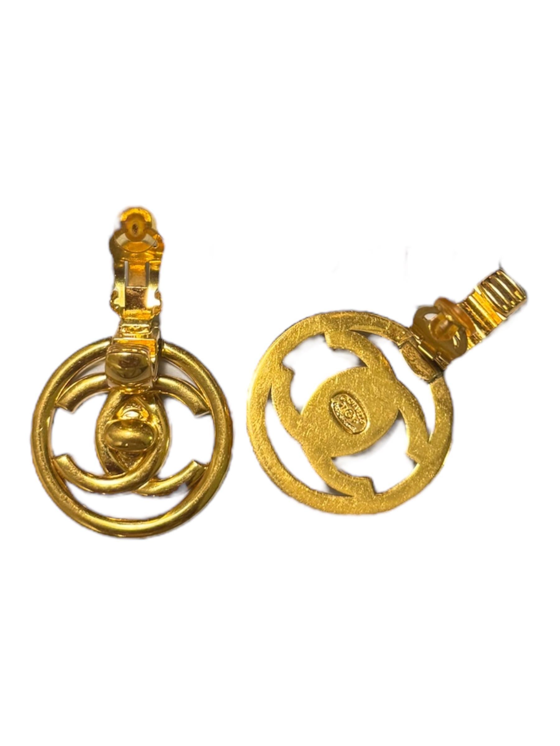 Men's Chanel 1997 Vintage Large Round CC Turnlock Earrings – Gold Clip-On