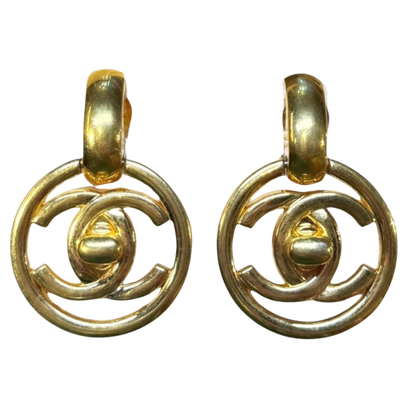 Chanel 1997 Vintage Large Round CC Turnlock Earrings – Gold Clip-On
