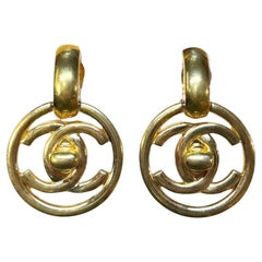 Chanel 1997 Vintage Large Round CC Turnlock Earrings – Gold Clip-On