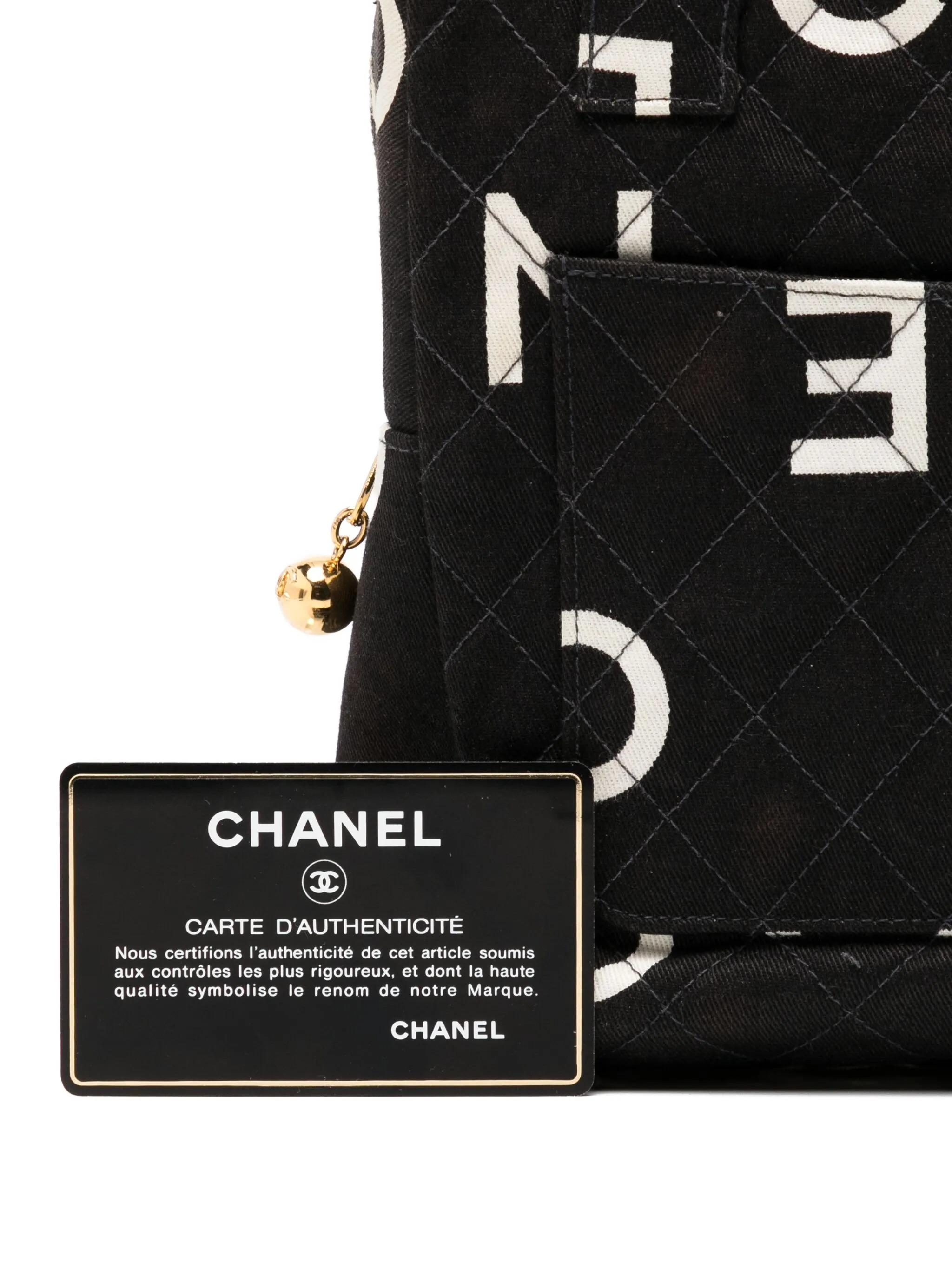 Chanel 1997 Vintage Rare Logo Letters Small Tote Bag en vente 2