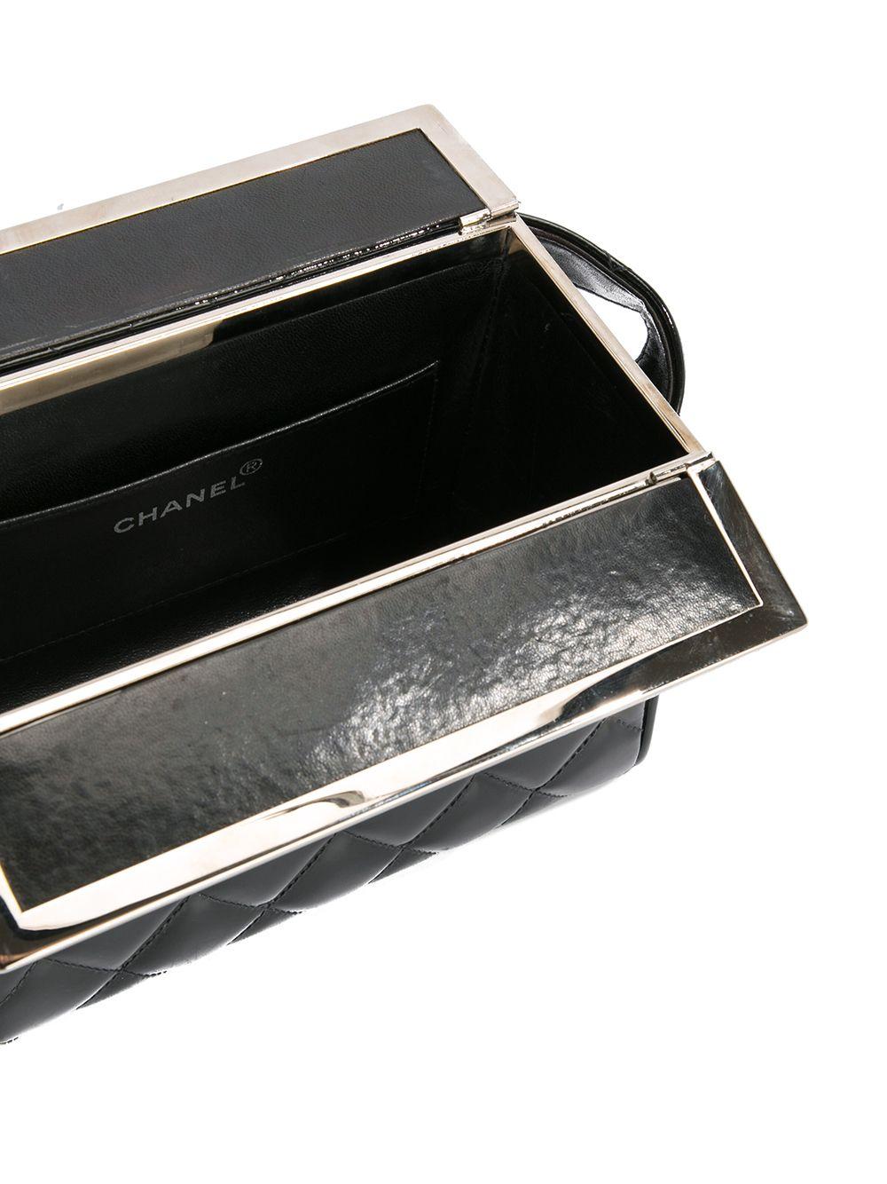 Chanel 1997 Vintage Top Handle Kelly Frame Patent Leather Vanity Box Bag  For Sale 2