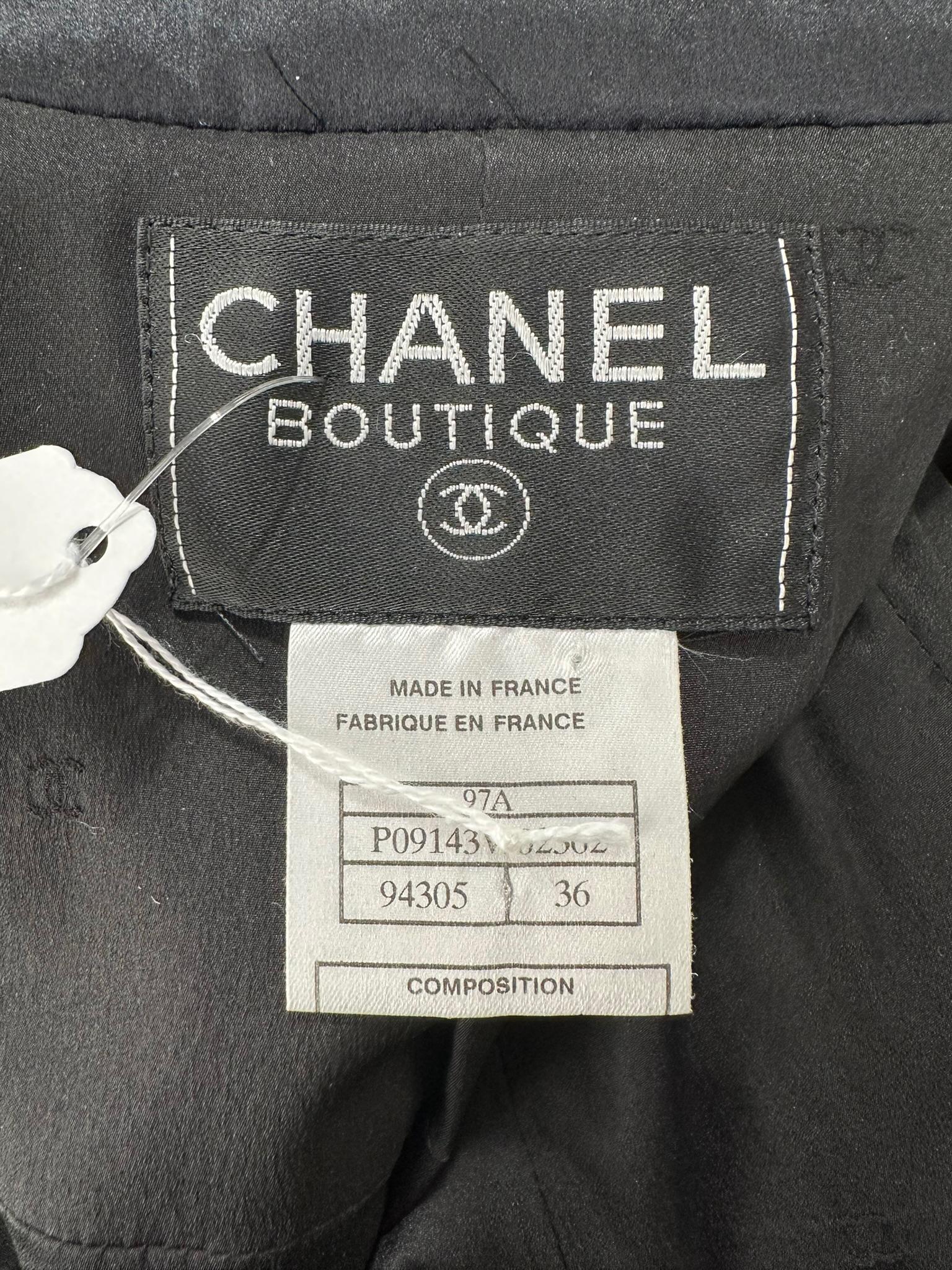 Chanel 1997A Black 100% Wool Gold & Pearl Logo Button Band Collar Jacket 36 For Sale 16