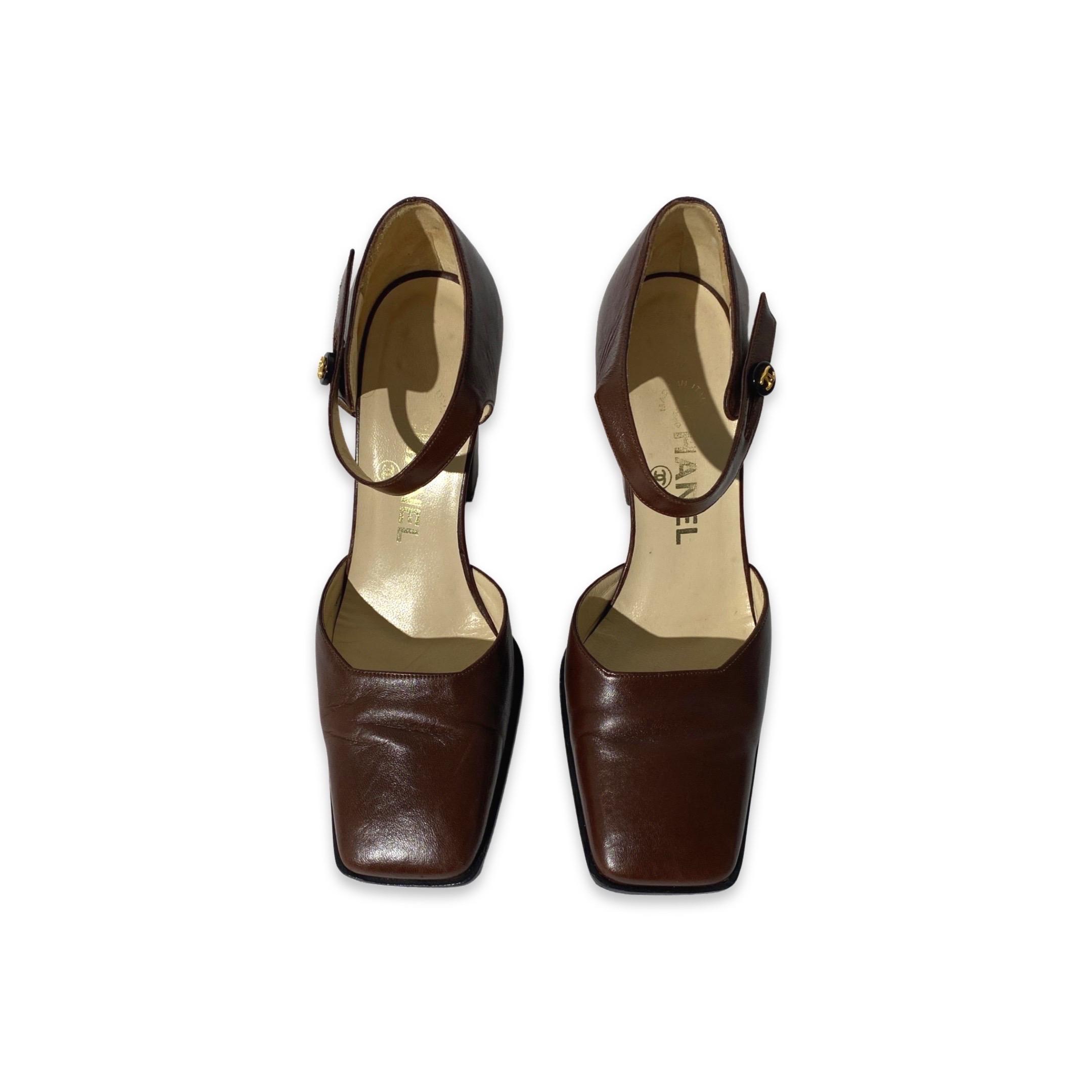 Chanel 1998 AW Slingback Classic Brown Square Toe Heels Bon état - En vente à Los Angeles, CA