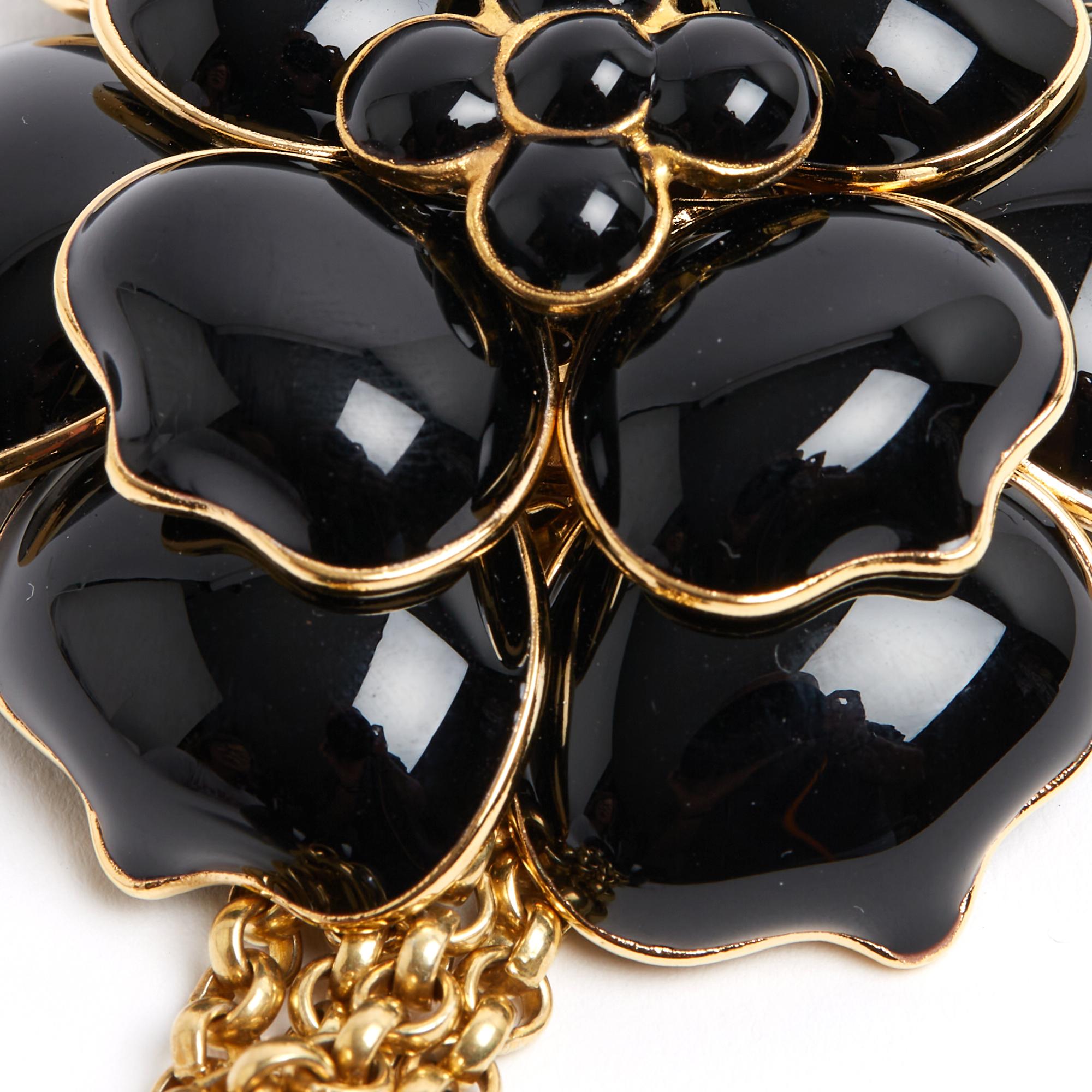 da uomo o donna Chanel 1998 Collier Sautoir Gripoix Collana a catena Camelia in vetro nero, immacolata in vendita