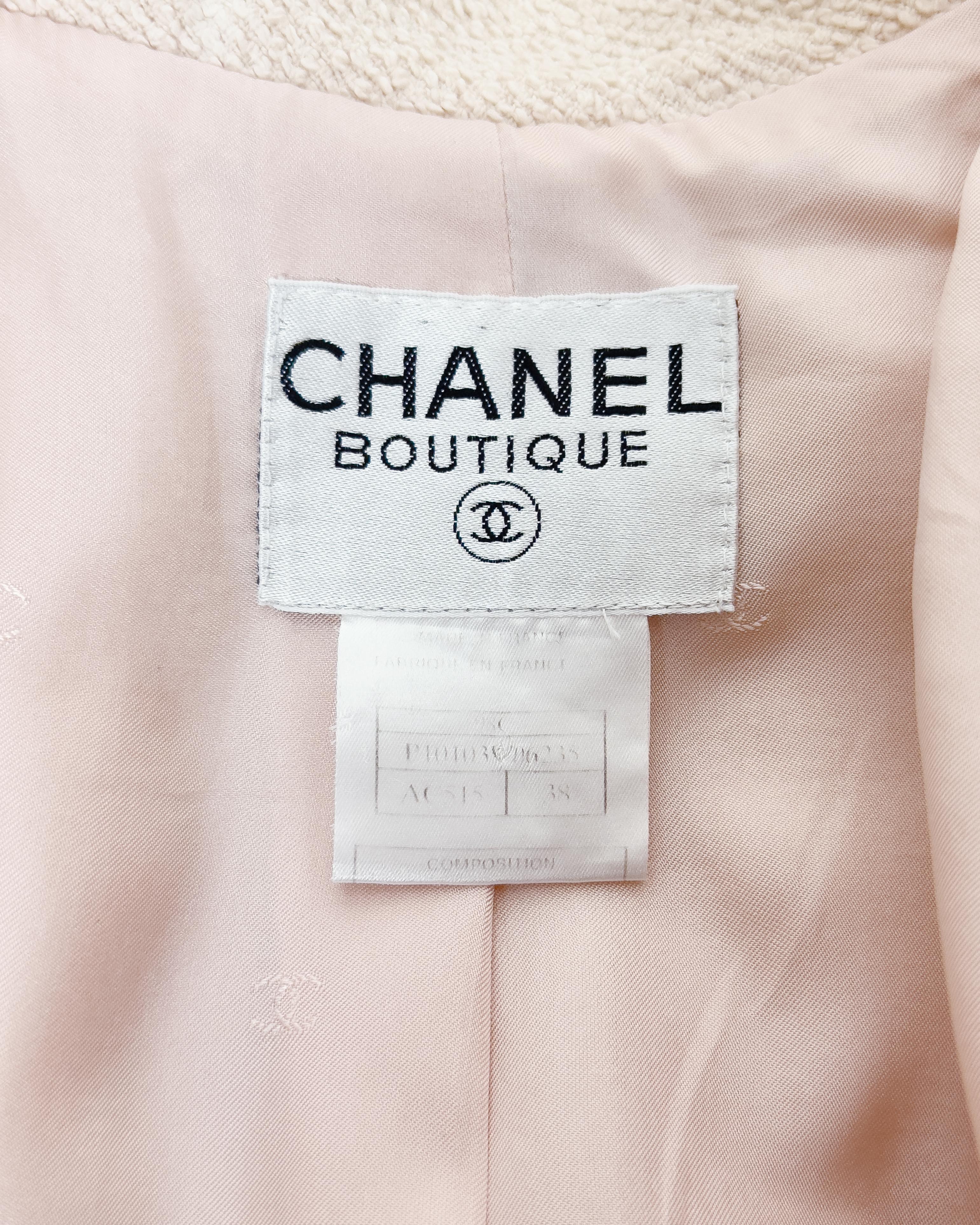 Chanel 1998 - Combinaison jupe en laine bouclée crème avec boutons dorés en vente 1