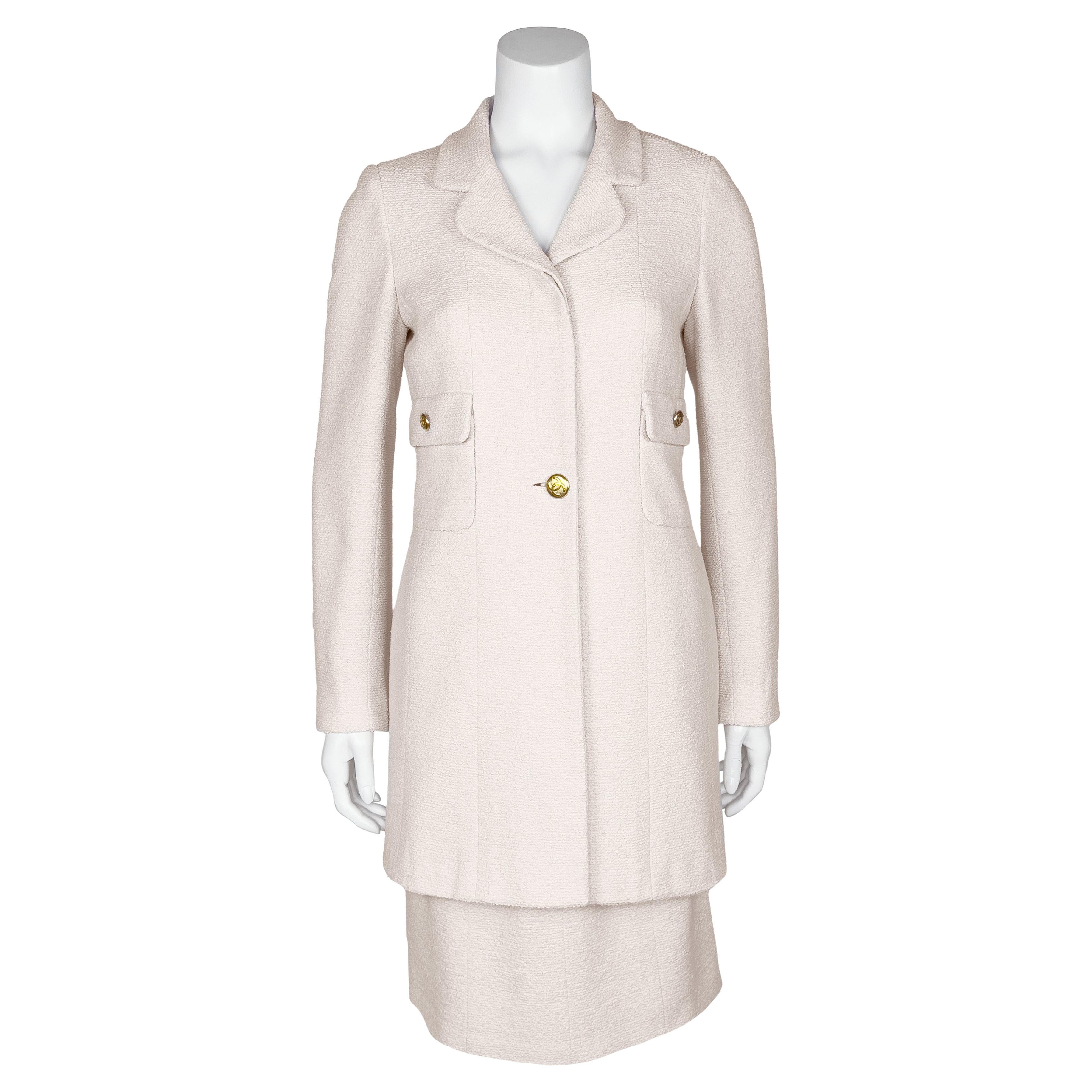 Abito Chanel 1998 con gonna in lana bouclé color crema e bottoni dorati