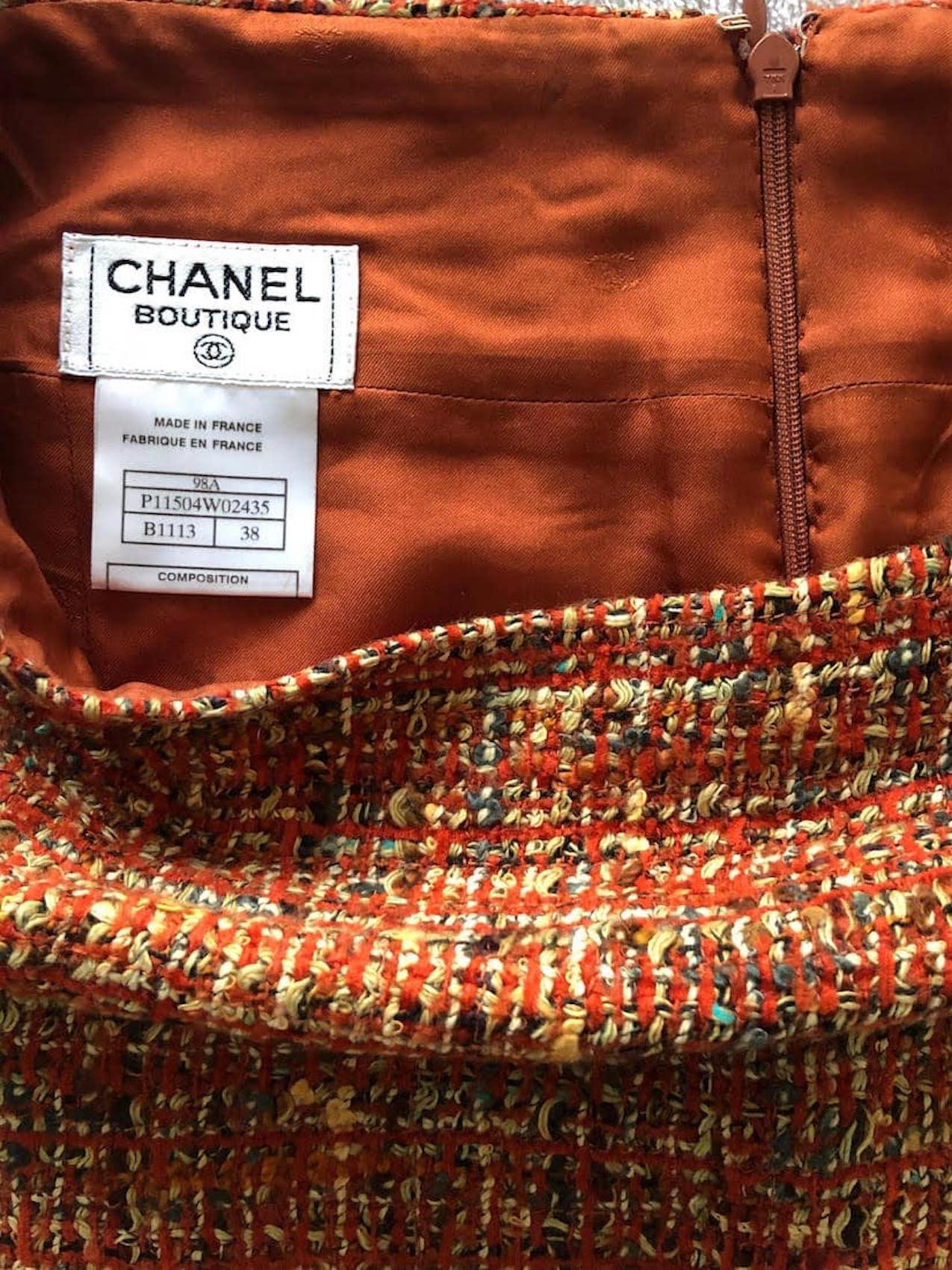 CHANEL 1998 Orange & Beige Wool Tweed Vintage Skirt Suit Bouclé CC Buttons For Sale 4