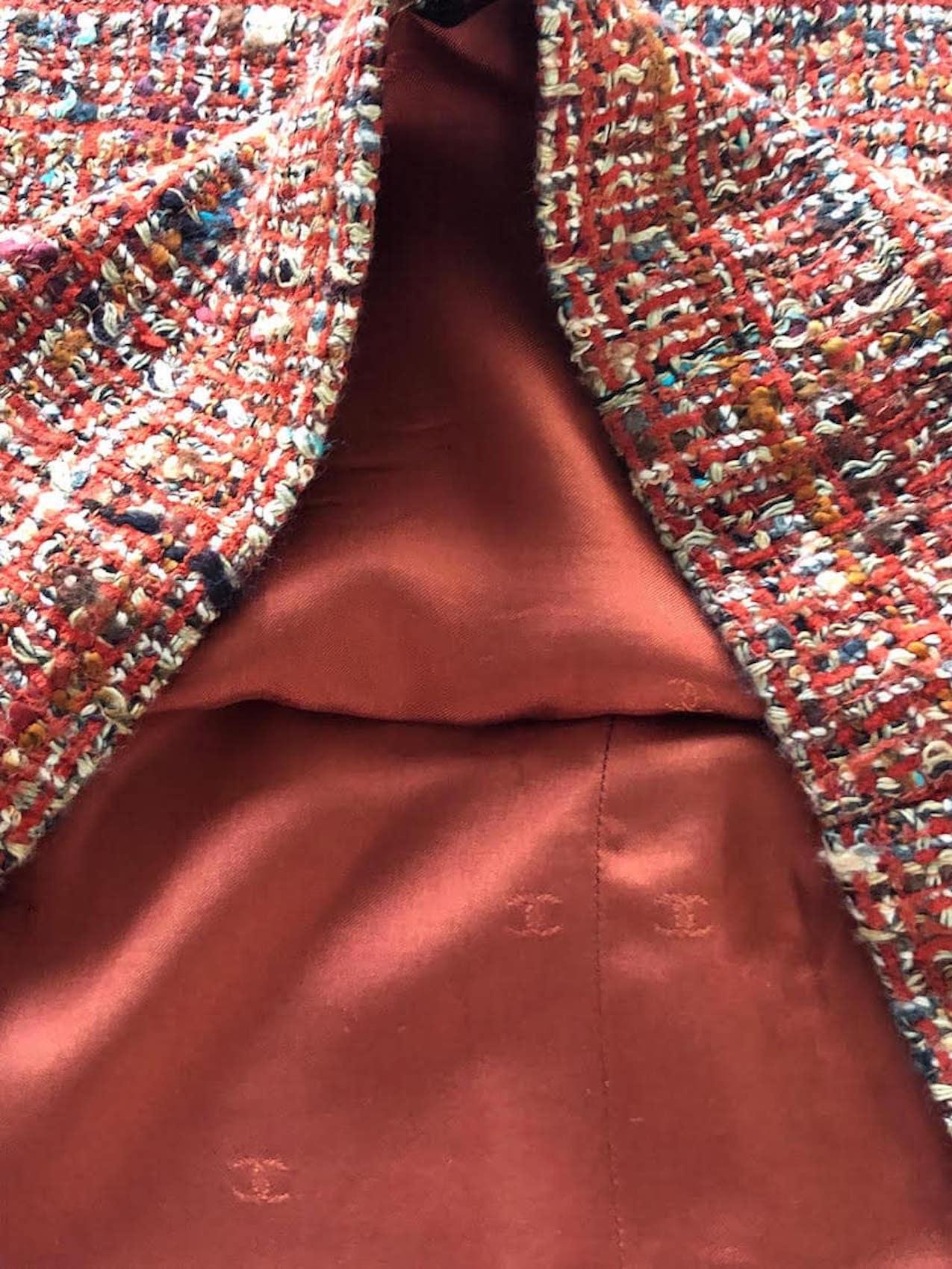 CHANEL 1998 Orange & Beige Wool Tweed Vintage Skirt Suit Bouclé CC Buttons For Sale 5