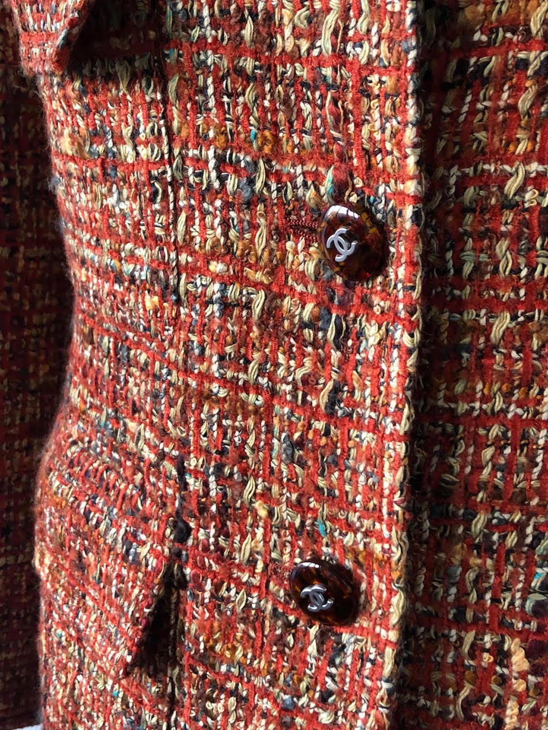 CHANEL 1998 Orange & Beige Wool Tweed Vintage Skirt Suit Bouclé CC Buttons
A classic rare timeless vintage CHANEL suit in burnt-orange/brick, wool bouclé jacket and skirt from Autumn 1998 collection. The two-piece set is detailed with CC-logo