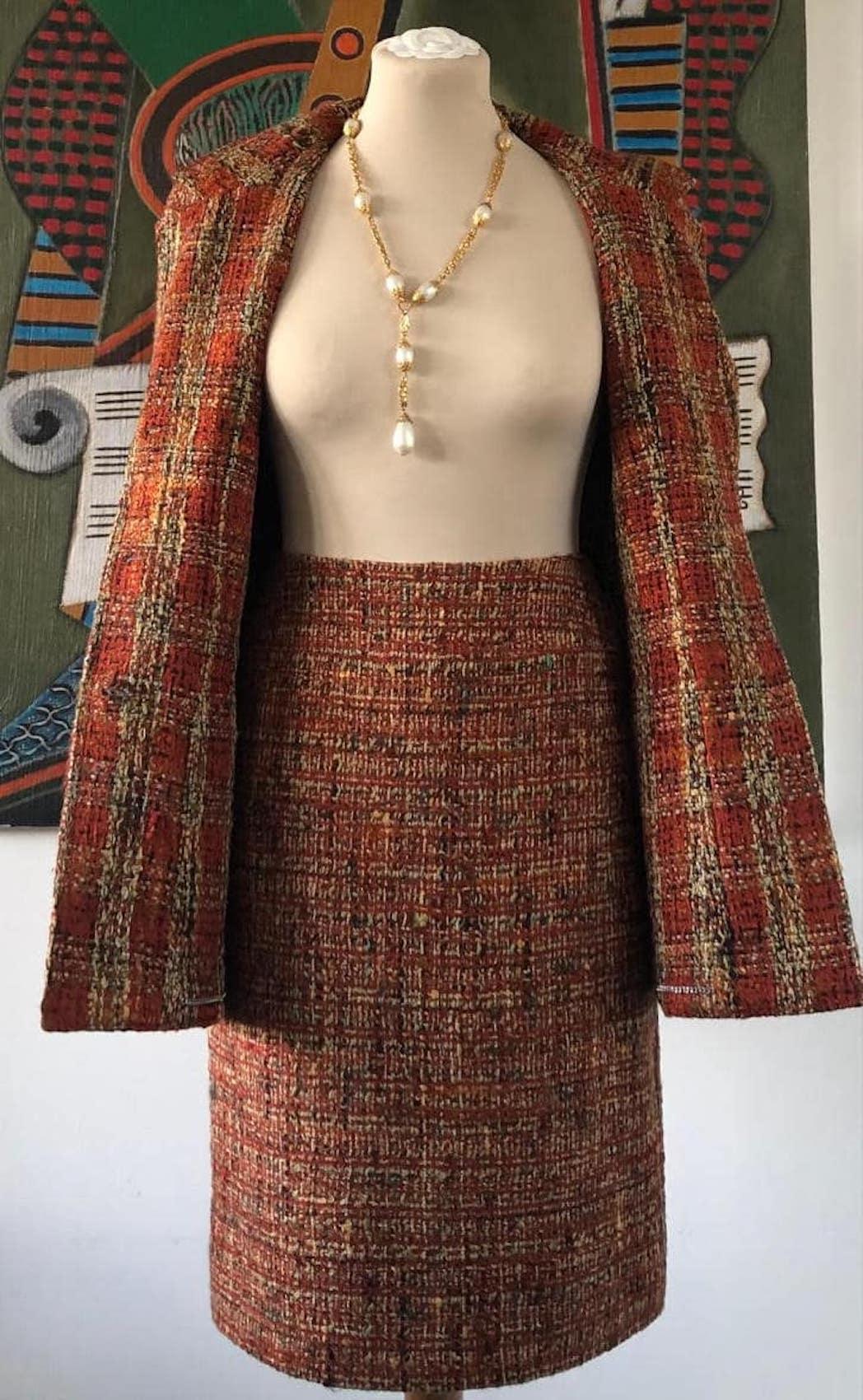 Brown CHANEL 1998 Orange & Beige Wool Tweed Vintage Skirt Suit Bouclé CC Buttons For Sale