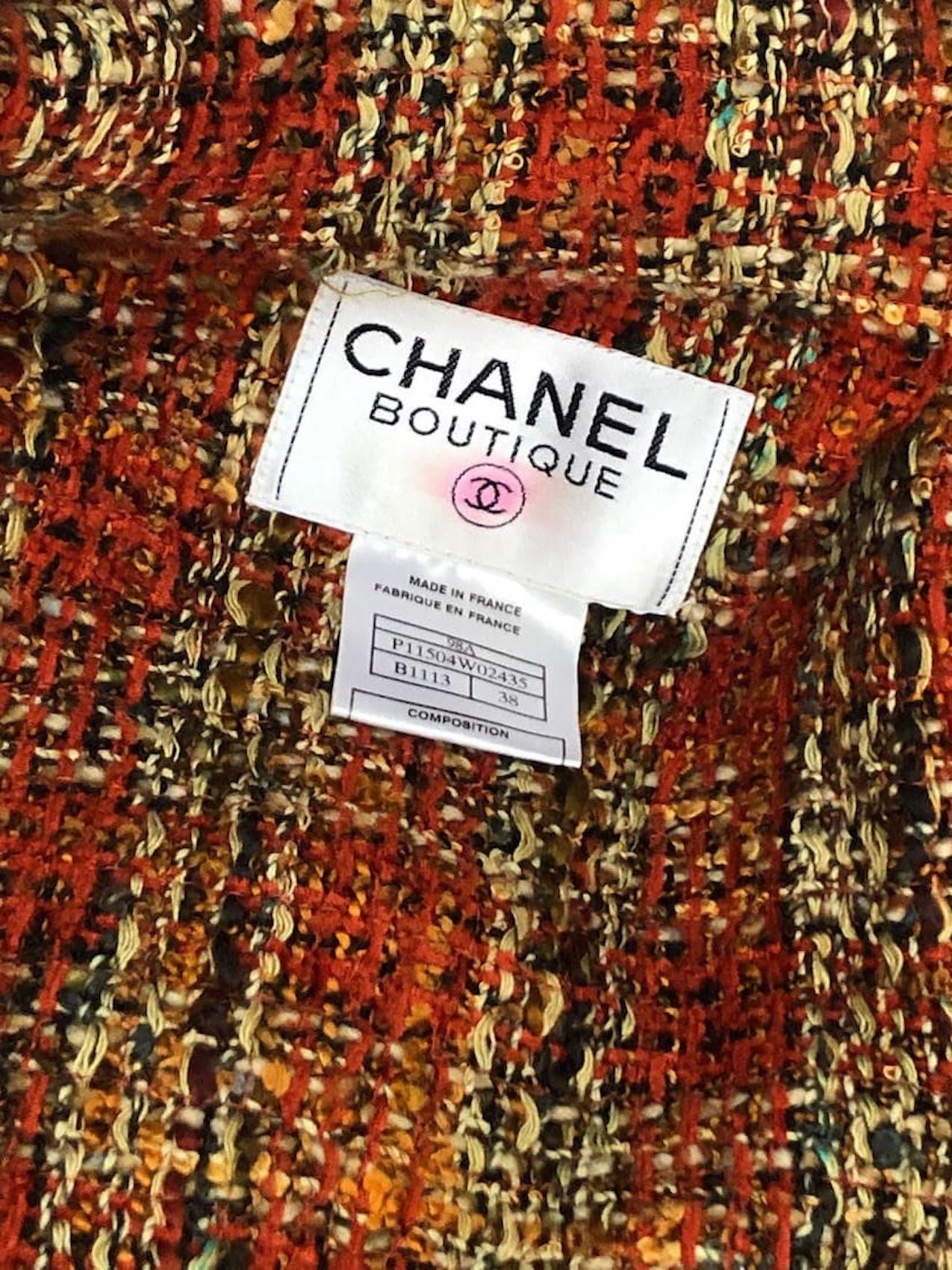CHANEL 1998 Orange & Beige Wool Tweed Vintage Skirt Suit Bouclé CC Buttons For Sale 2