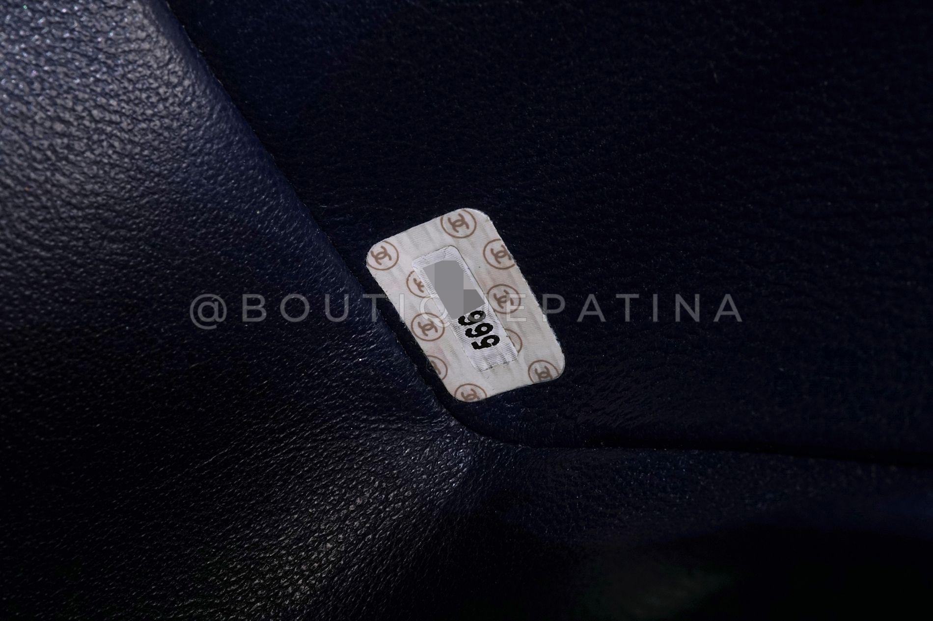 Chanel 1998 Vintage Azul Denim Cuadrado Mini Flap Bag 24k GHW  68466 en venta 9