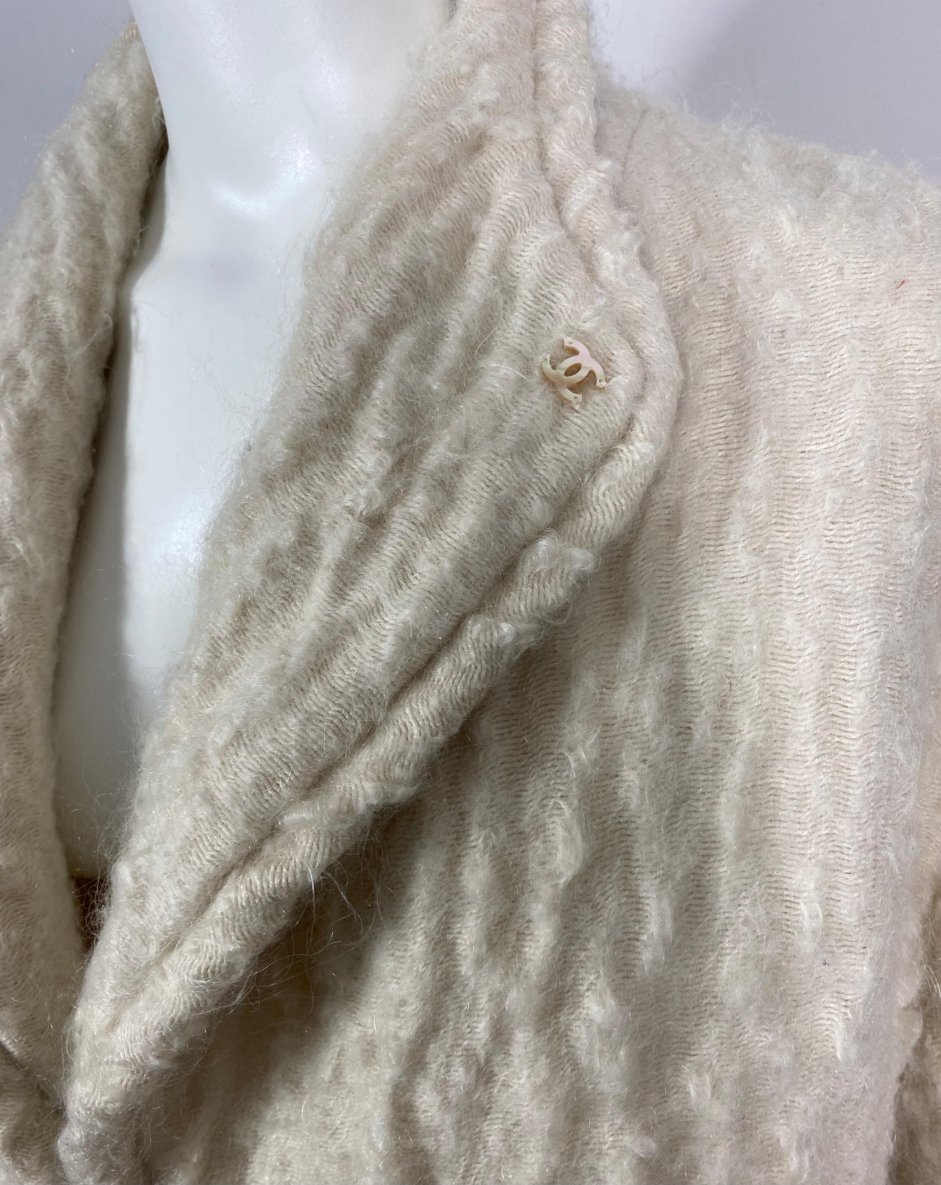 Beige Chanel Runway Fall 1998 Creme Mohair & Wool Blend Jacket - Size 38 For Sale