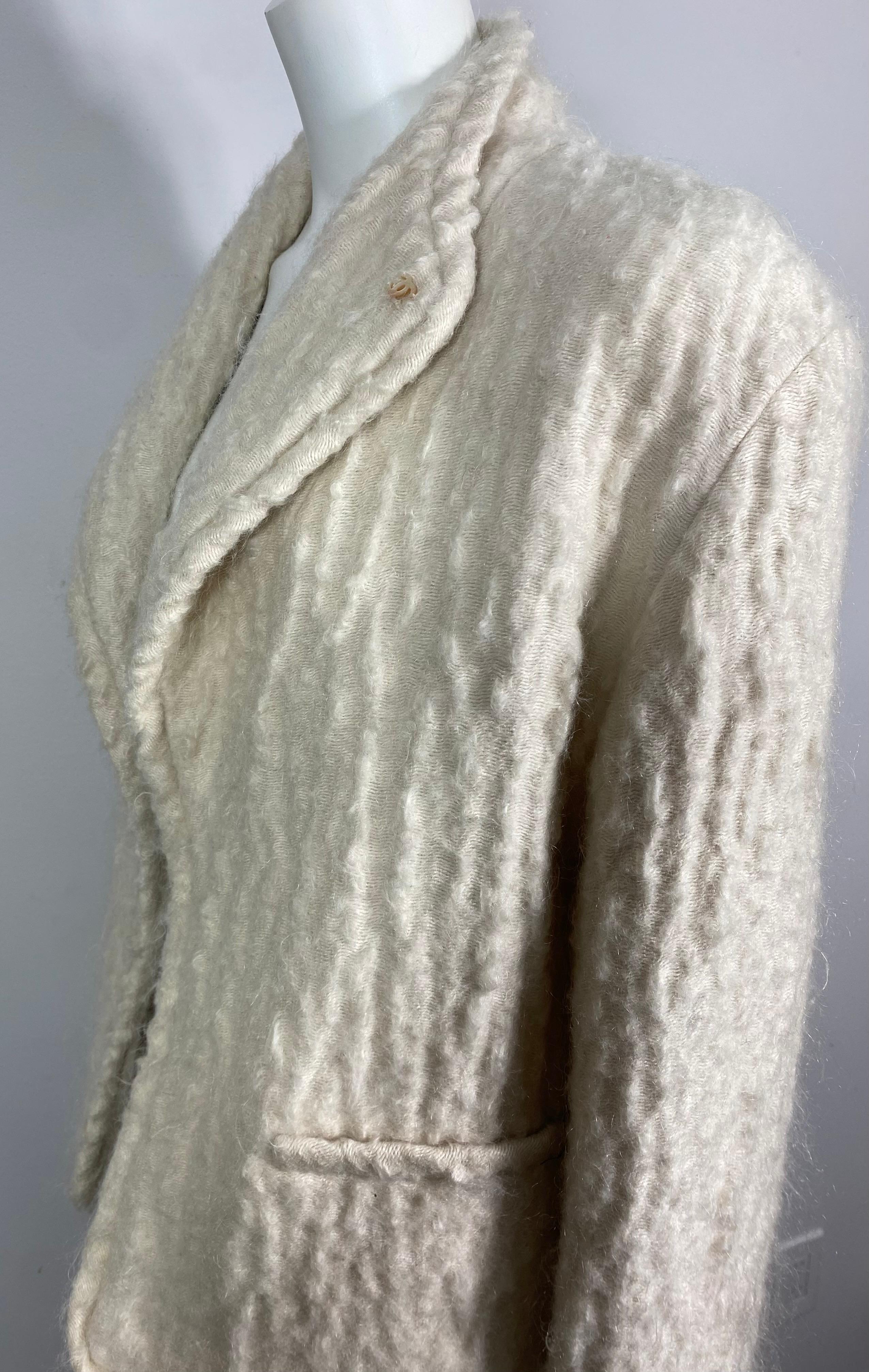 Women's Chanel Runway Fall 1998 Creme Mohair & Wool Blend Jacket - Size 38 For Sale