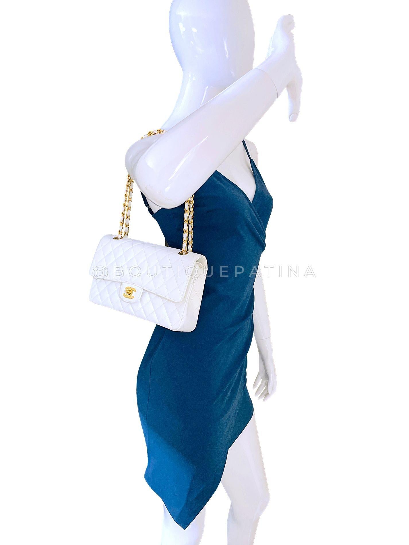 Chanel 1998 Vintage White Caviar Medium Classic Double Flap Bag 24k GHW 68618 For Sale 10