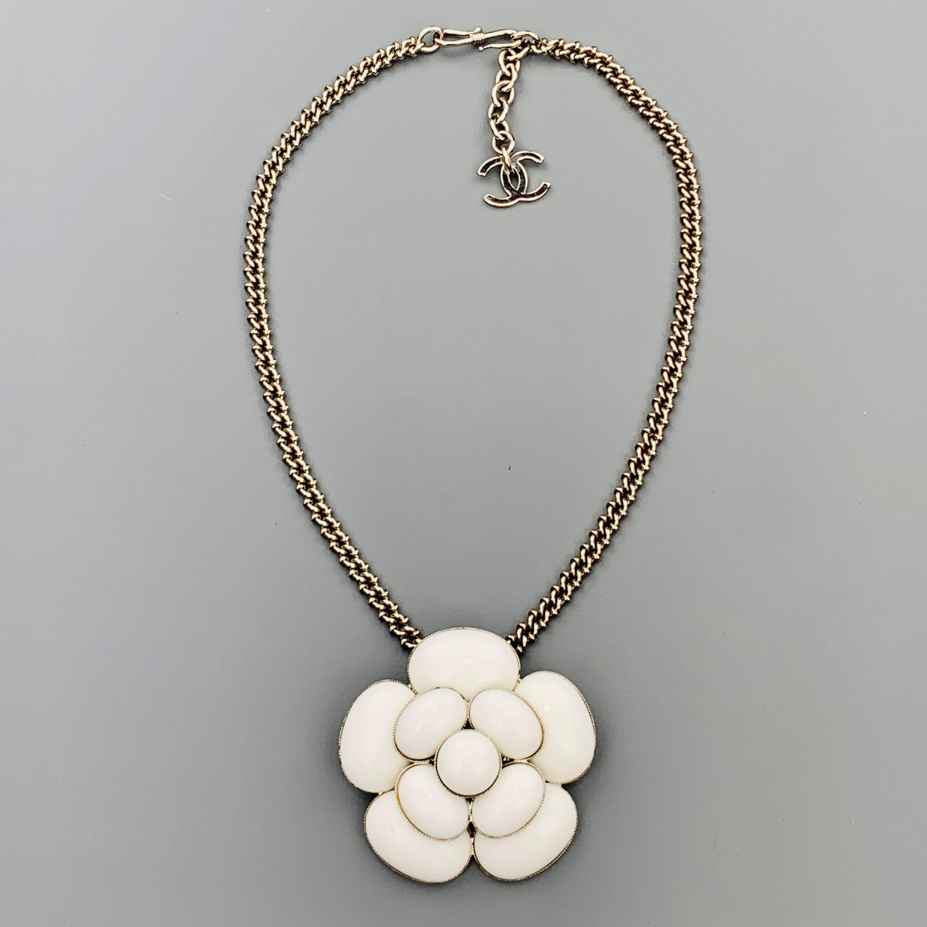 CHANEL 1998 White Enamel Camellia Silver Tone Necklace In Excellent Condition In San Francisco, CA