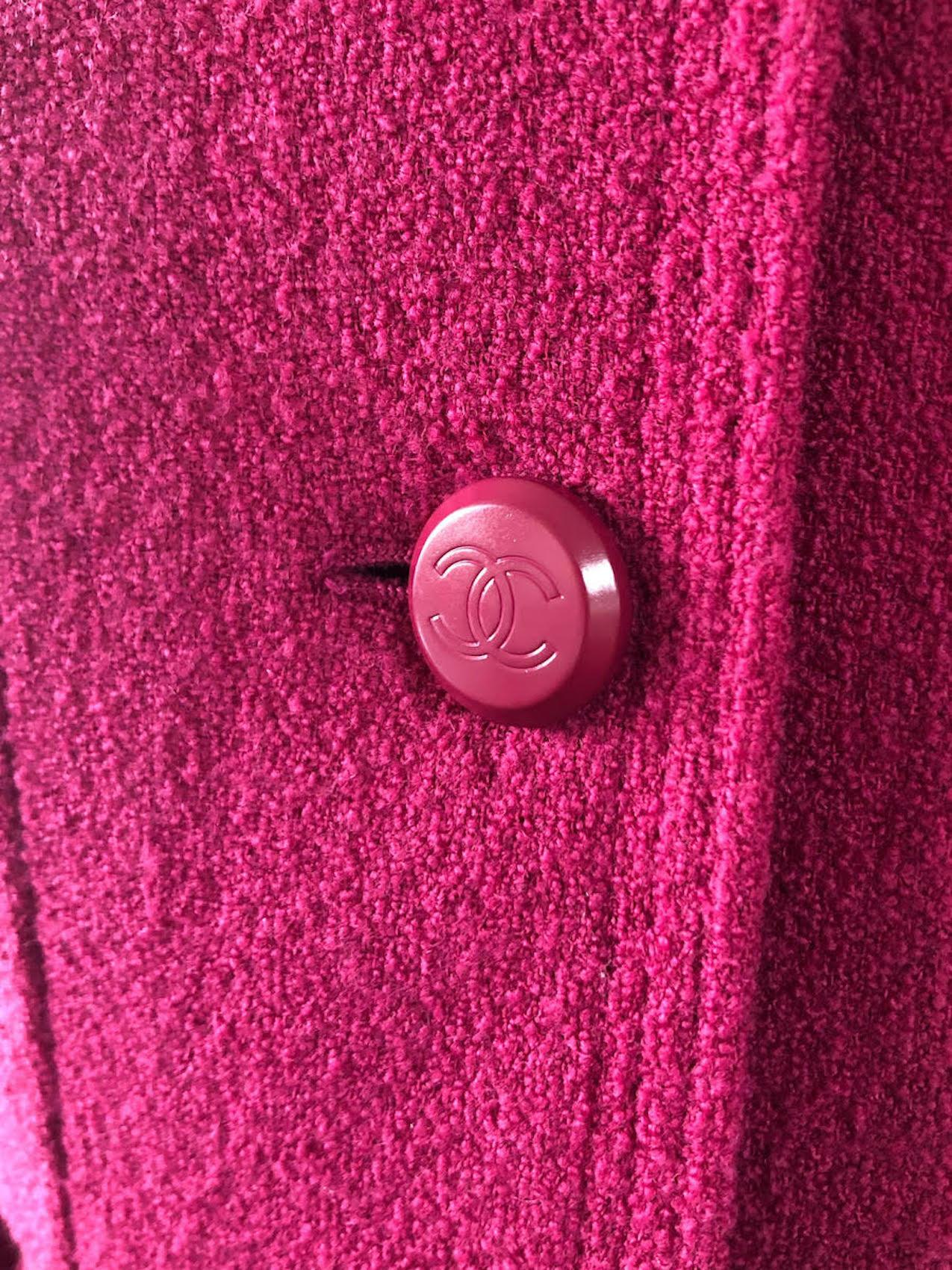 CHANEL 1998 Wool Jacket Tweed Skirt Suit Pink CC Logo Buttons In Good Condition In London, GB