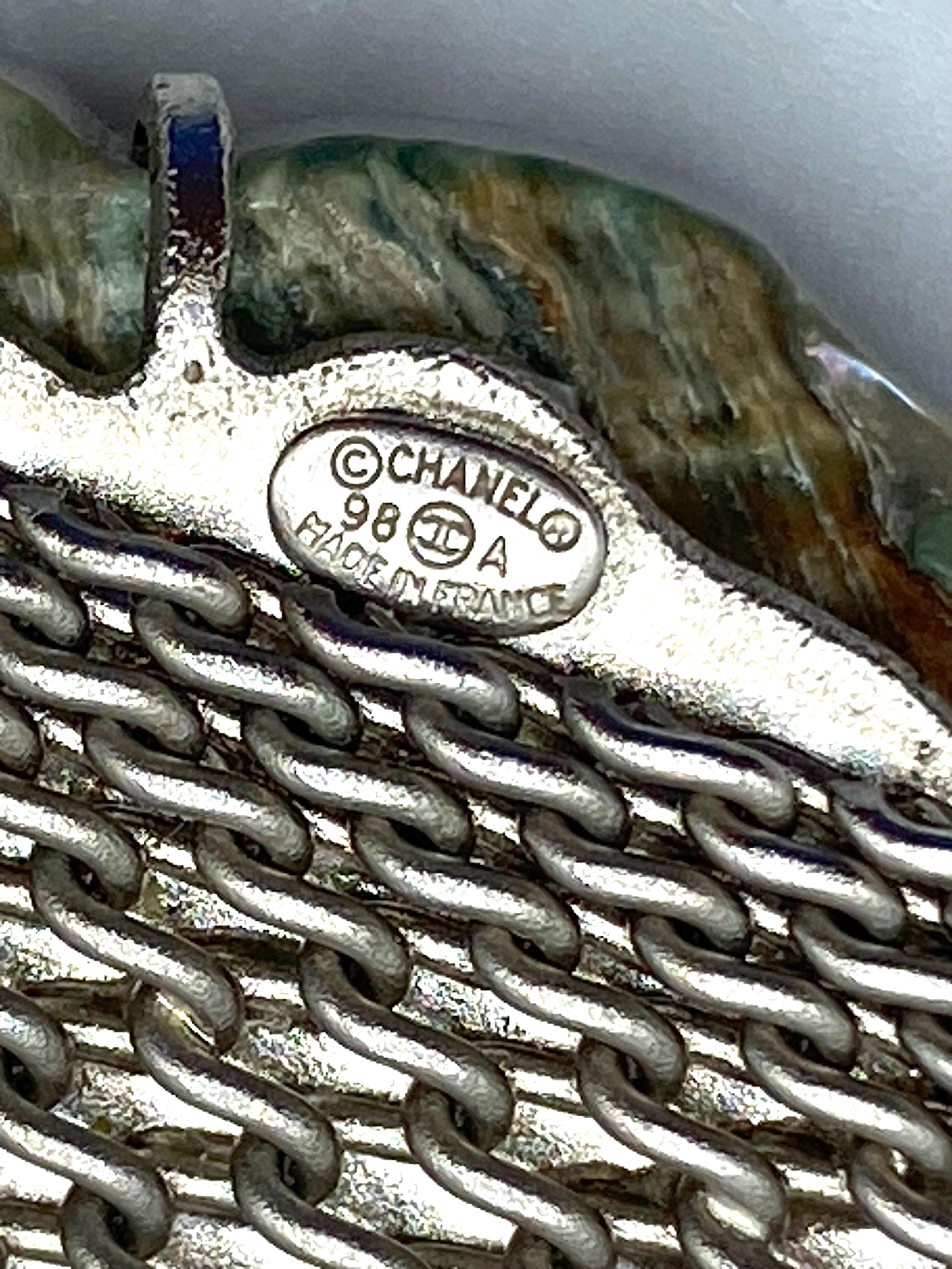 Chanel 1998 Collana girocollo in maglia d'argento con fiore di camelia in abalone in vendita 11