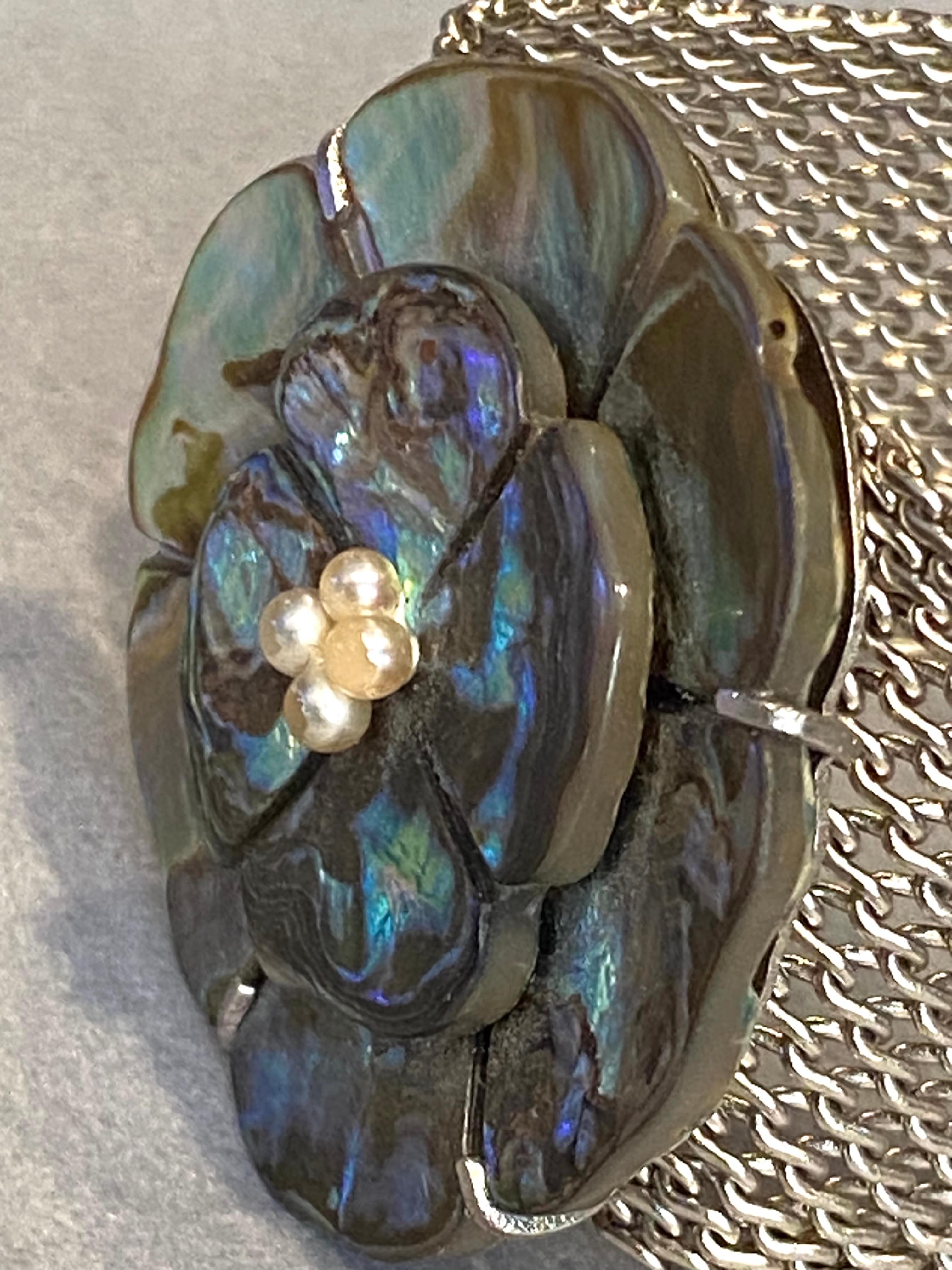 Chanel 1998 Collana girocollo in maglia d'argento con fiore di camelia in abalone in vendita 14