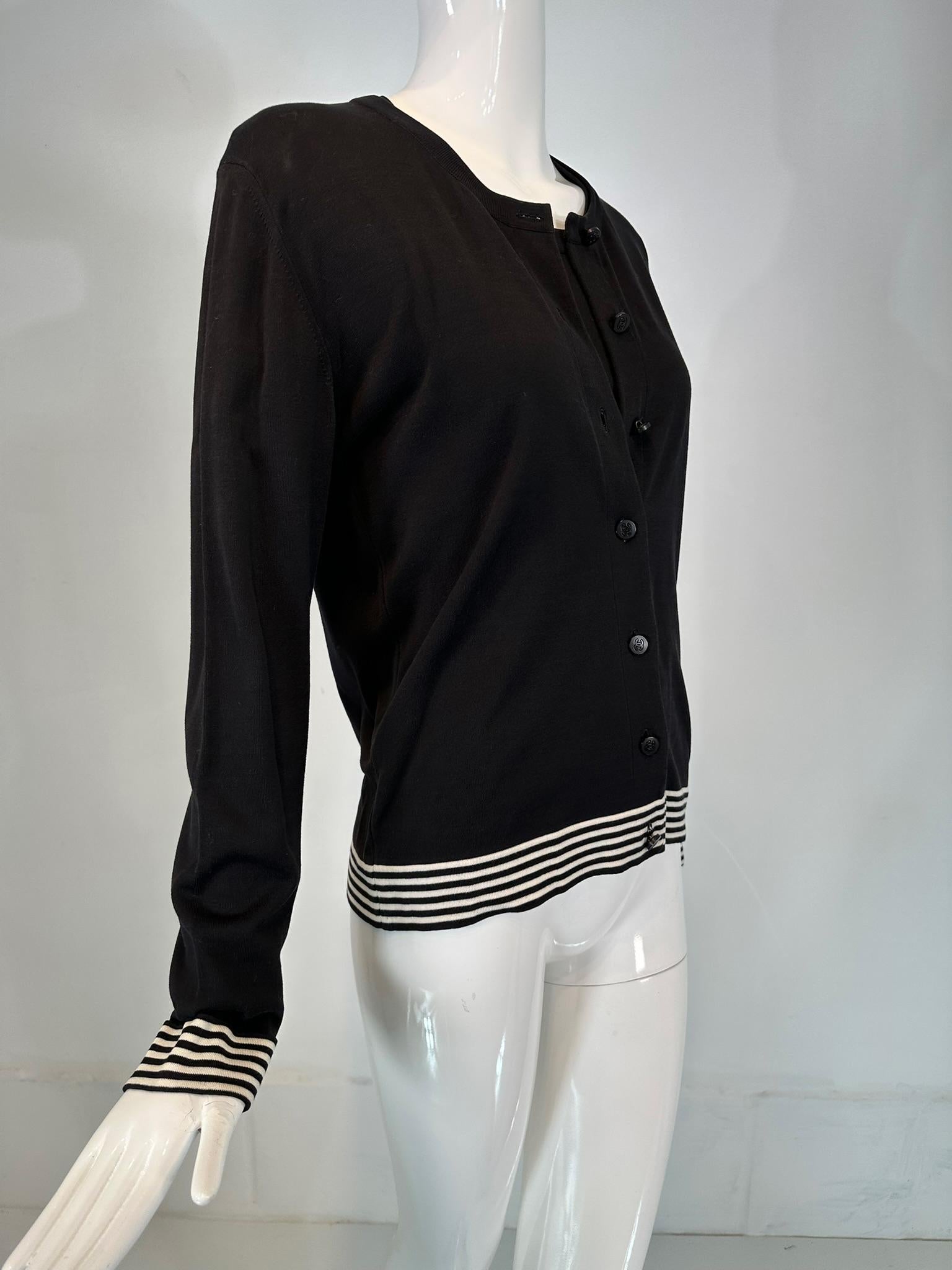 Women's Chanel 199C Black & White 100% Cotton Stripe Twin Set Cardigan & Sweater 40 For Sale