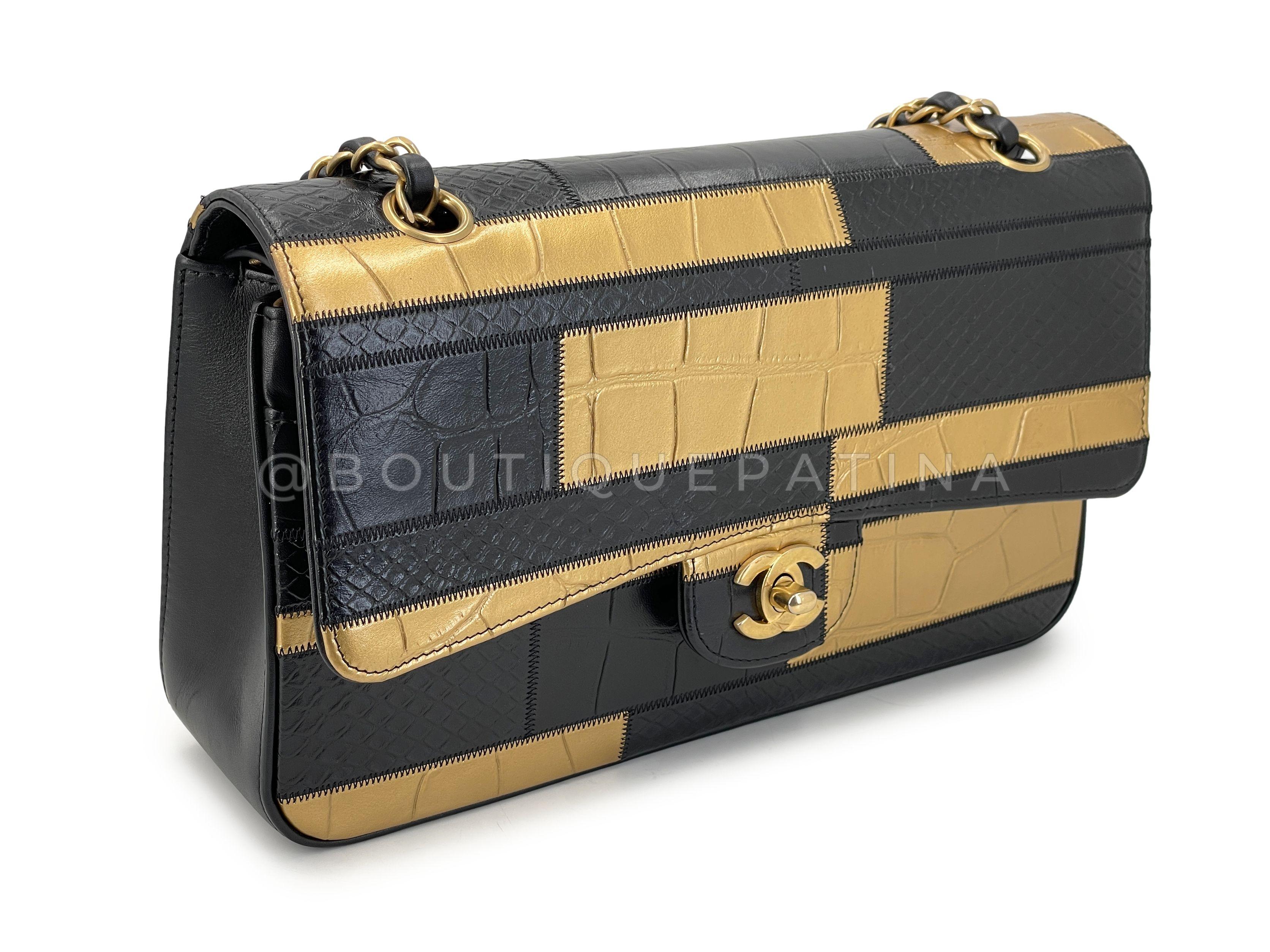 Chanel 19A Egypt Black/Gold Crocodile Print Medium Classic Flap Bag GHW 67619 In Excellent Condition For Sale In Costa Mesa, CA