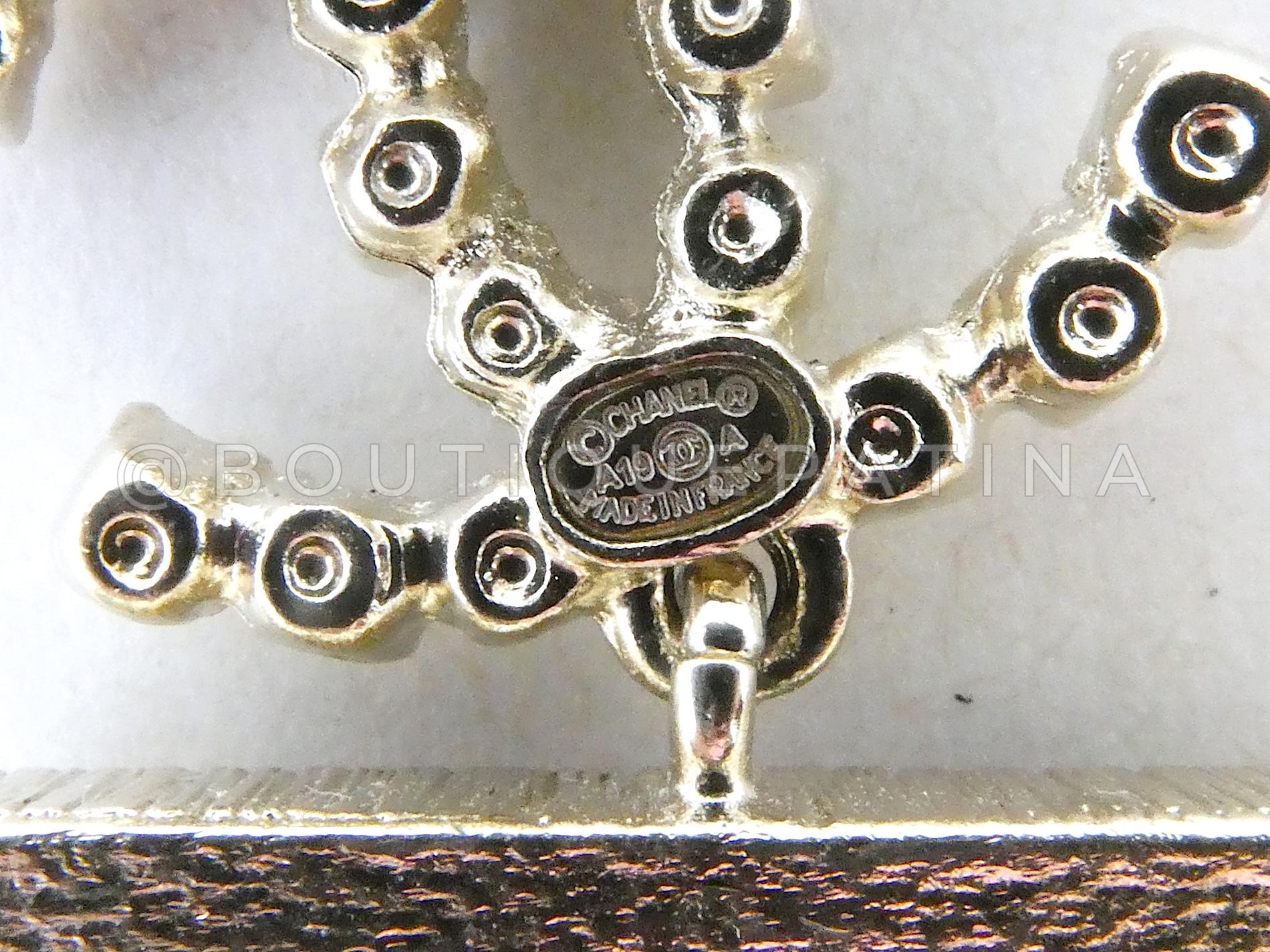 Chanel 19A Egypt Crystal Mesh Rainbow Strass Earrings 5-Row Large 67669 In Excellent Condition For Sale In Costa Mesa, CA