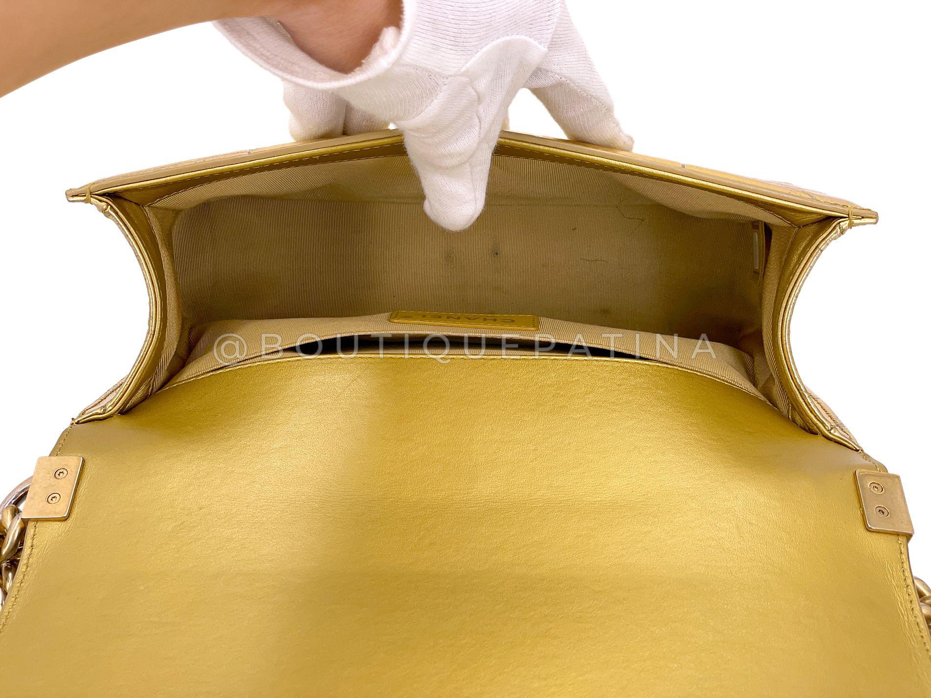 Chanel 19A Egypt Gold Crocodile Graffiti Boy Bag Medium GHW Paris-New York 68578 For Sale 7