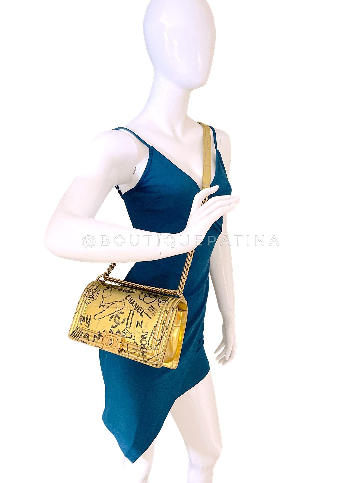 Chanel 19A Egypt Gold Crocodile Graffiti Boy Bag Medium GHW Paris-New York 68578 For Sale 12