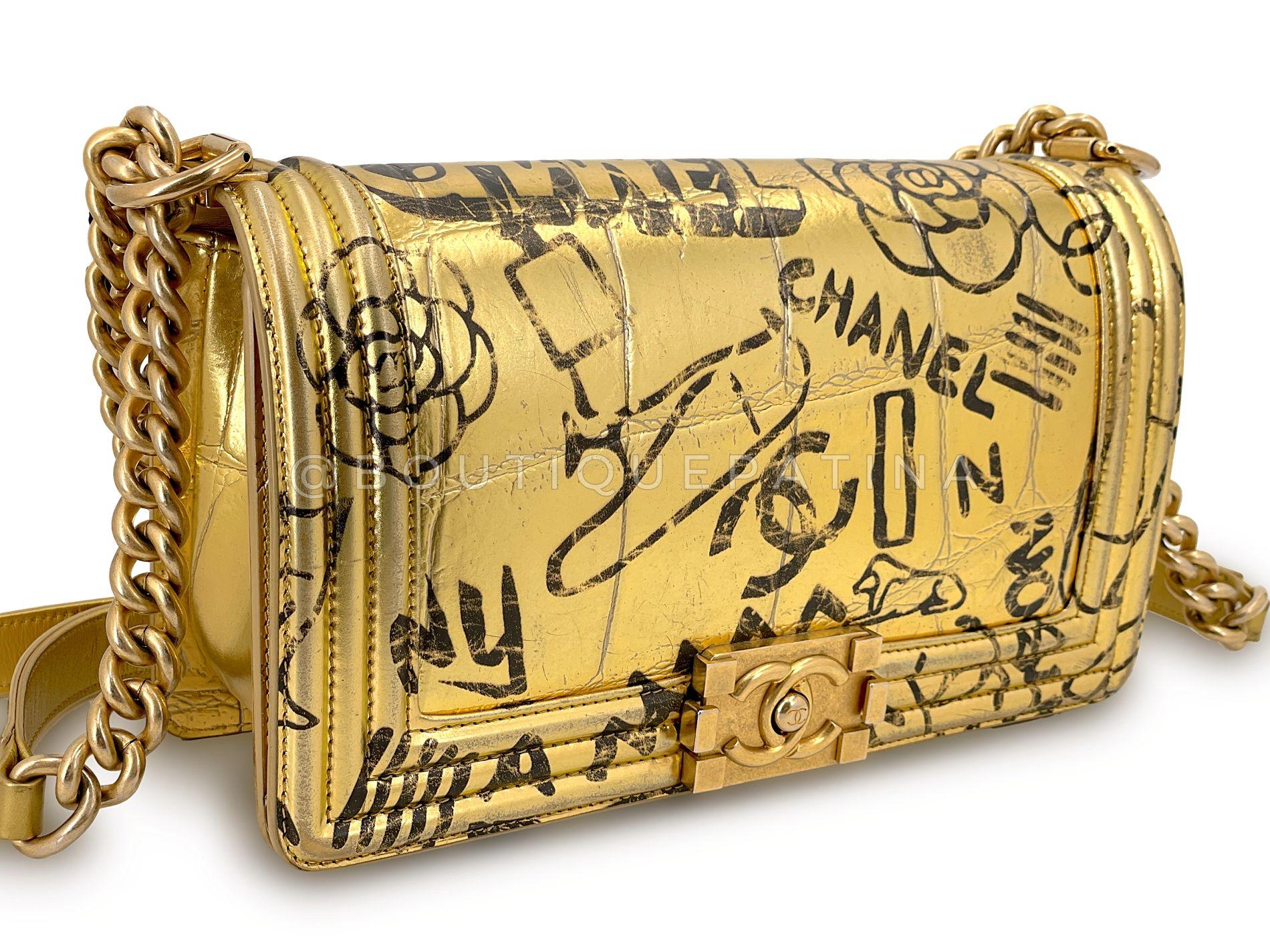 Brown Chanel 19A Egypt Gold Crocodile Graffiti Boy Bag Medium GHW Paris-New York 68578 For Sale