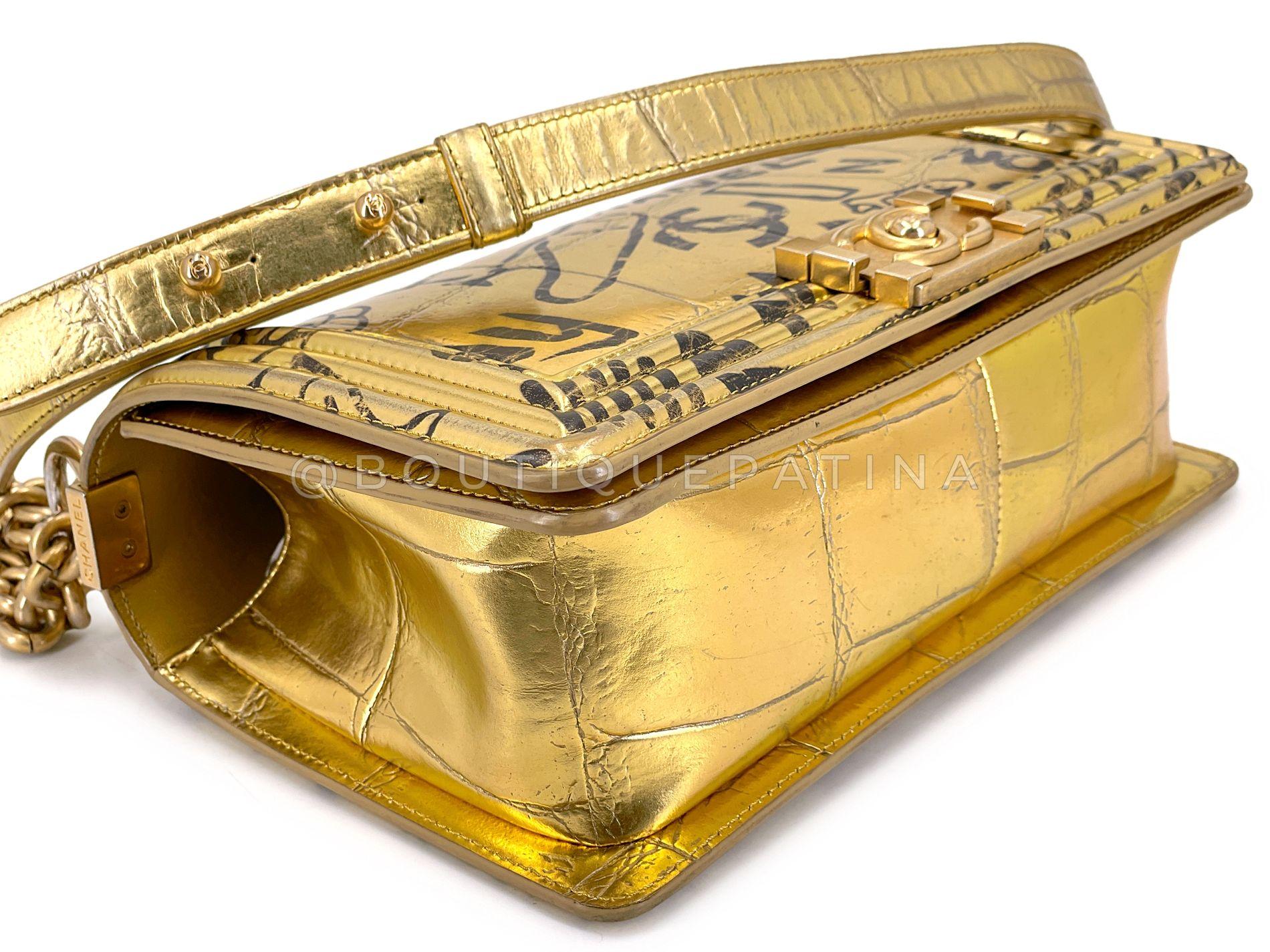 Chanel 19A Egypt Gold Crocodile Graffiti Boy Bag Medium GHW Paris-New York 68578 For Sale 3