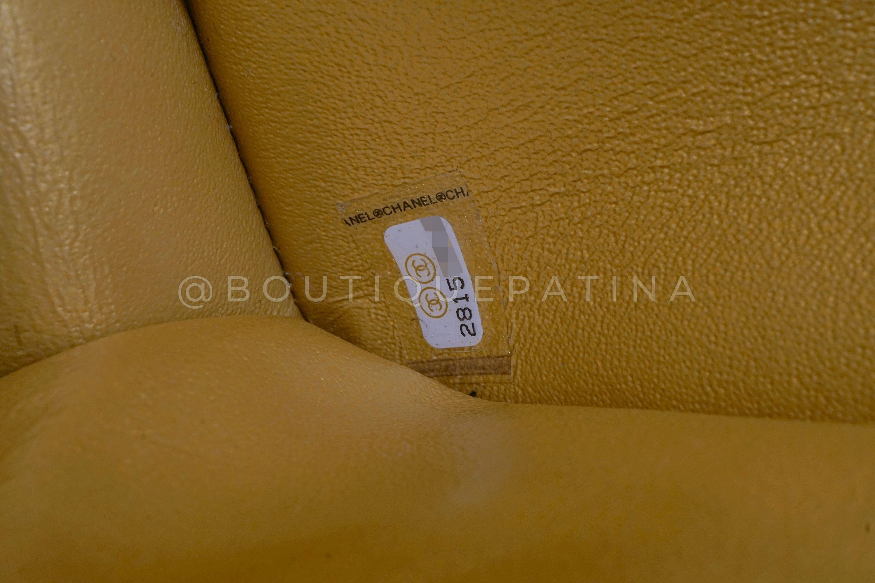 Chanel 19A Egypt Pale Gold Jumbo Clutch Bag Crocodile CC Paris-New York 67616 For Sale 6