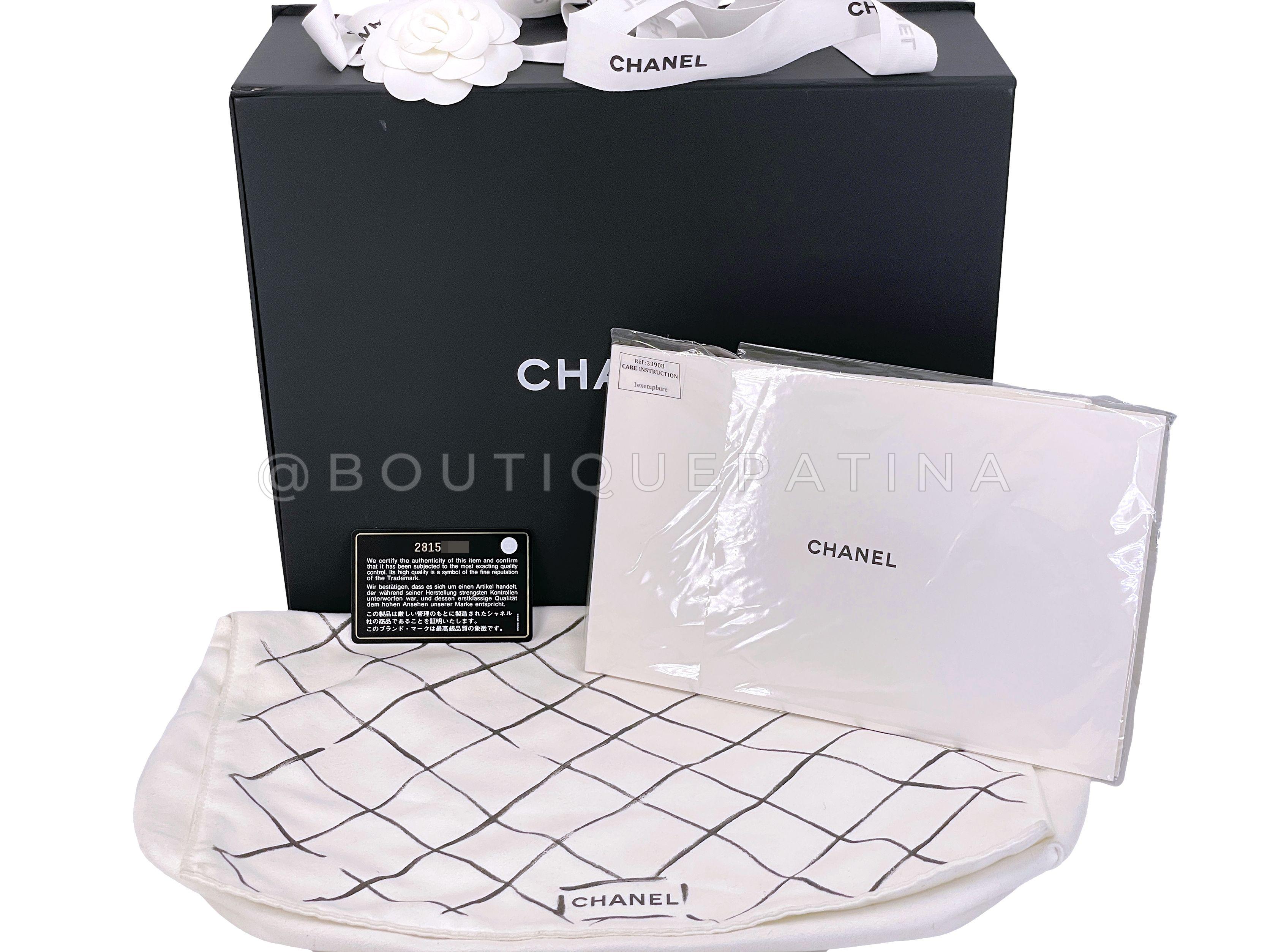 Chanel 19A Egypt Pale Gold Jumbo Clutch Bag Crocodile CC Paris-New York 67616 For Sale 7