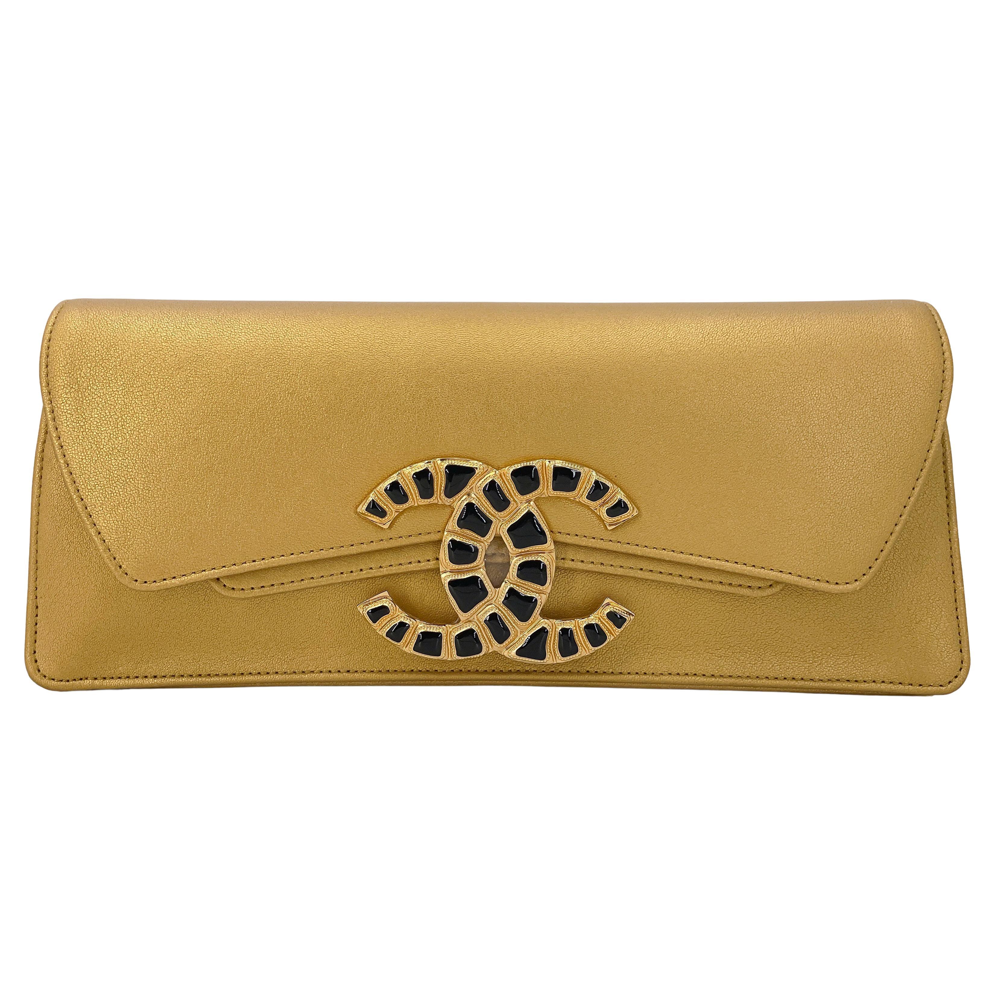 Chanel 19A Egypt Pale Gold Jumbo Clutch Bag Crocodile CC Paris-New York 67616 For Sale
