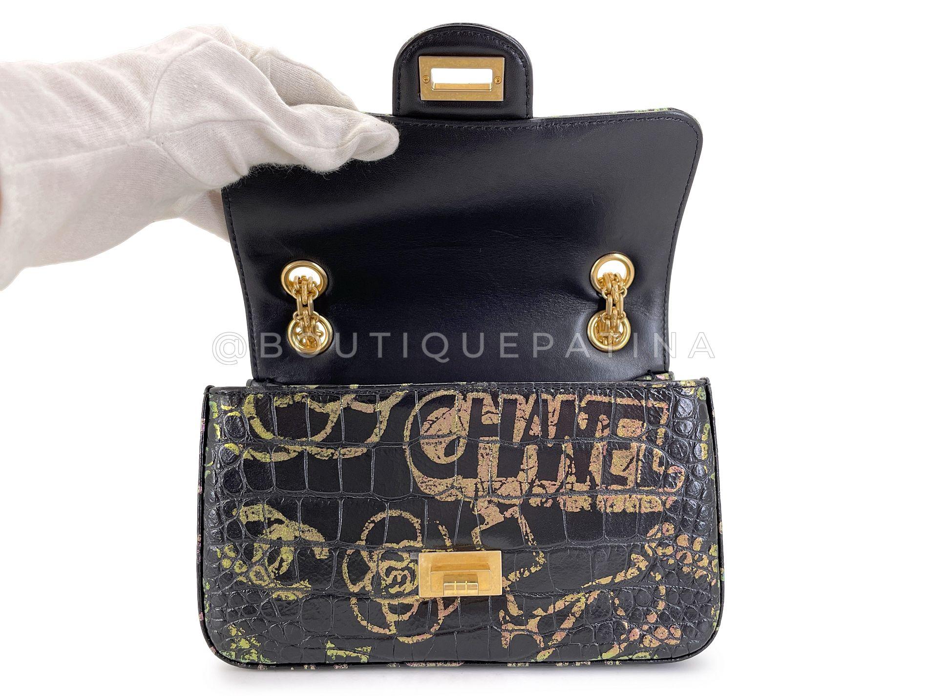 Chanel 19A Egypt Rainbow Graffiti - Mini sac à rabat réédition GHW 68450 en vente 5