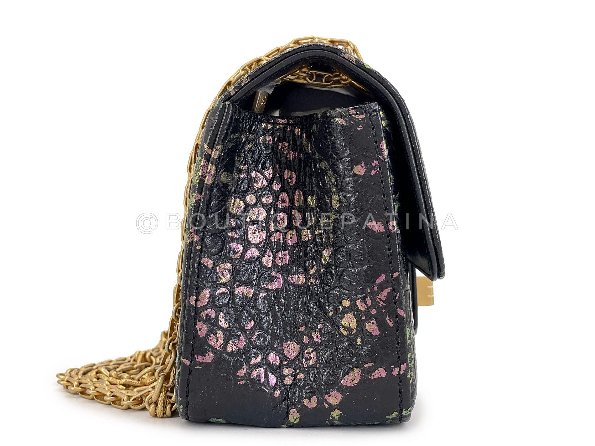 Chanel 19A Egypt Rainbow Graffiti - Mini sac à rabat réédition GHW 68450 Pour femmes en vente