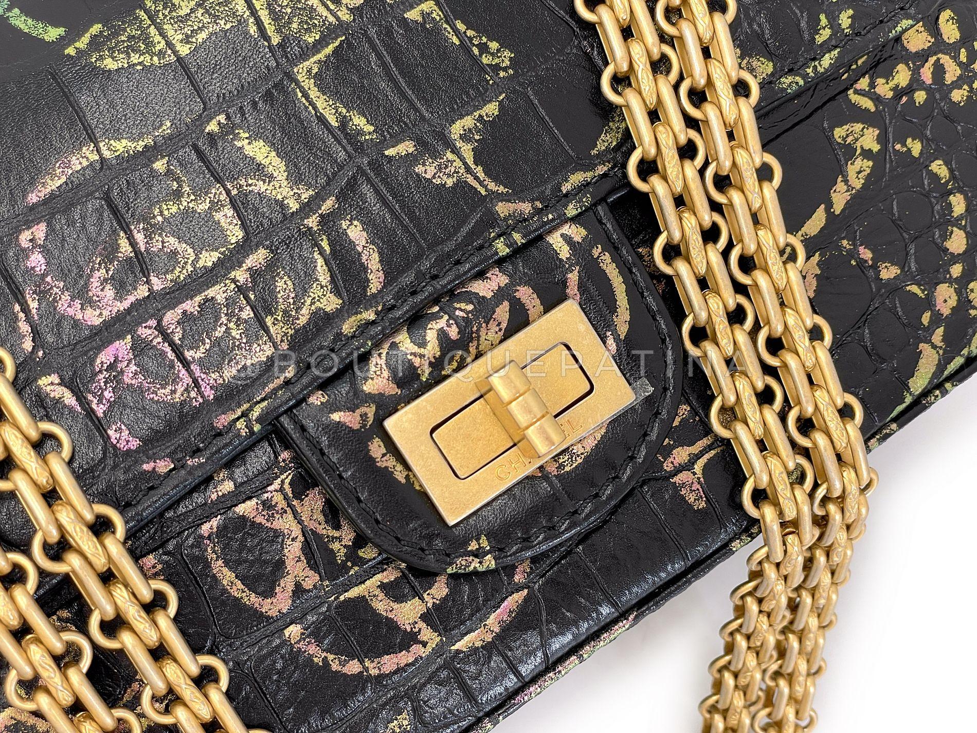 Chanel 19A Egypt Rainbow Graffiti - Mini sac à rabat réédition GHW 68450 en vente 4